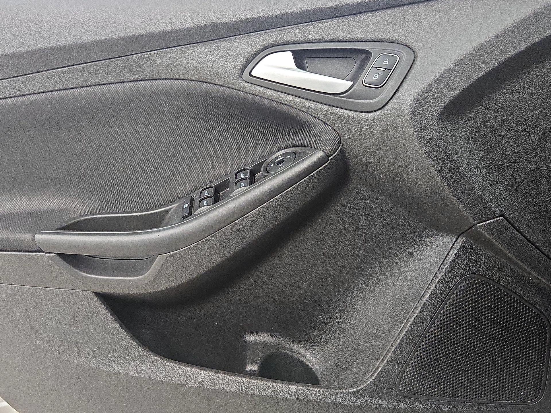 Thumbnail: 2017 Ford Focus - 12