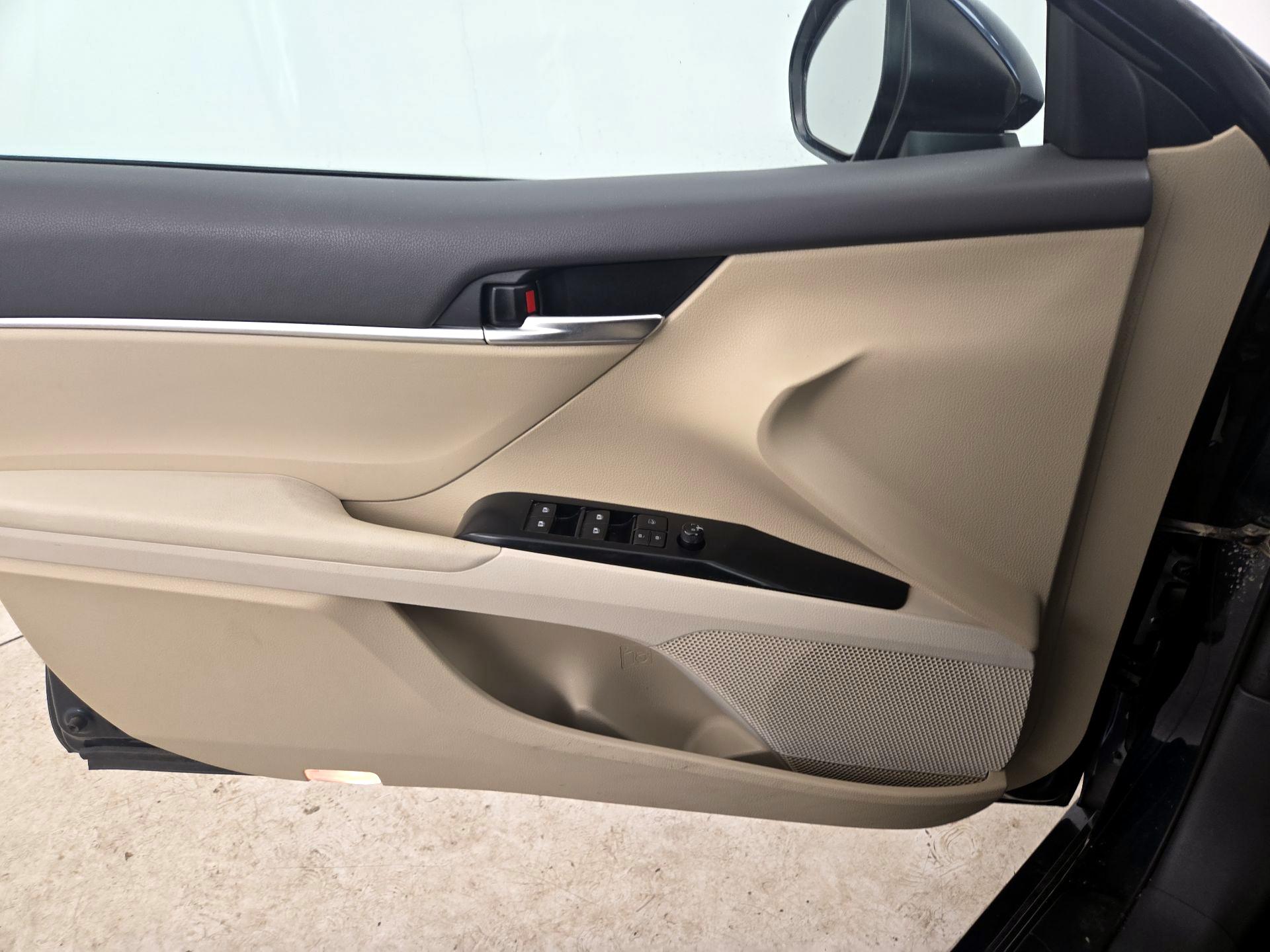 Thumbnail: 2019 Toyota Camry - 12