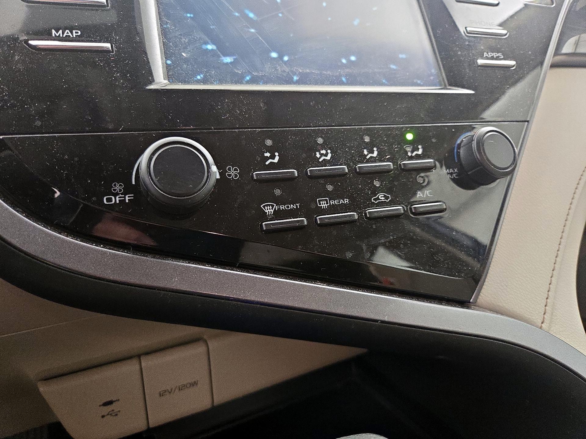 Thumbnail: 2019 Toyota Camry - 16