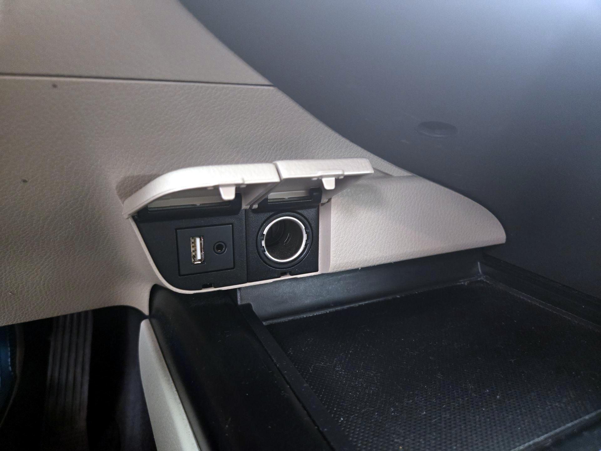 Thumbnail: 2019 Toyota Camry - 18