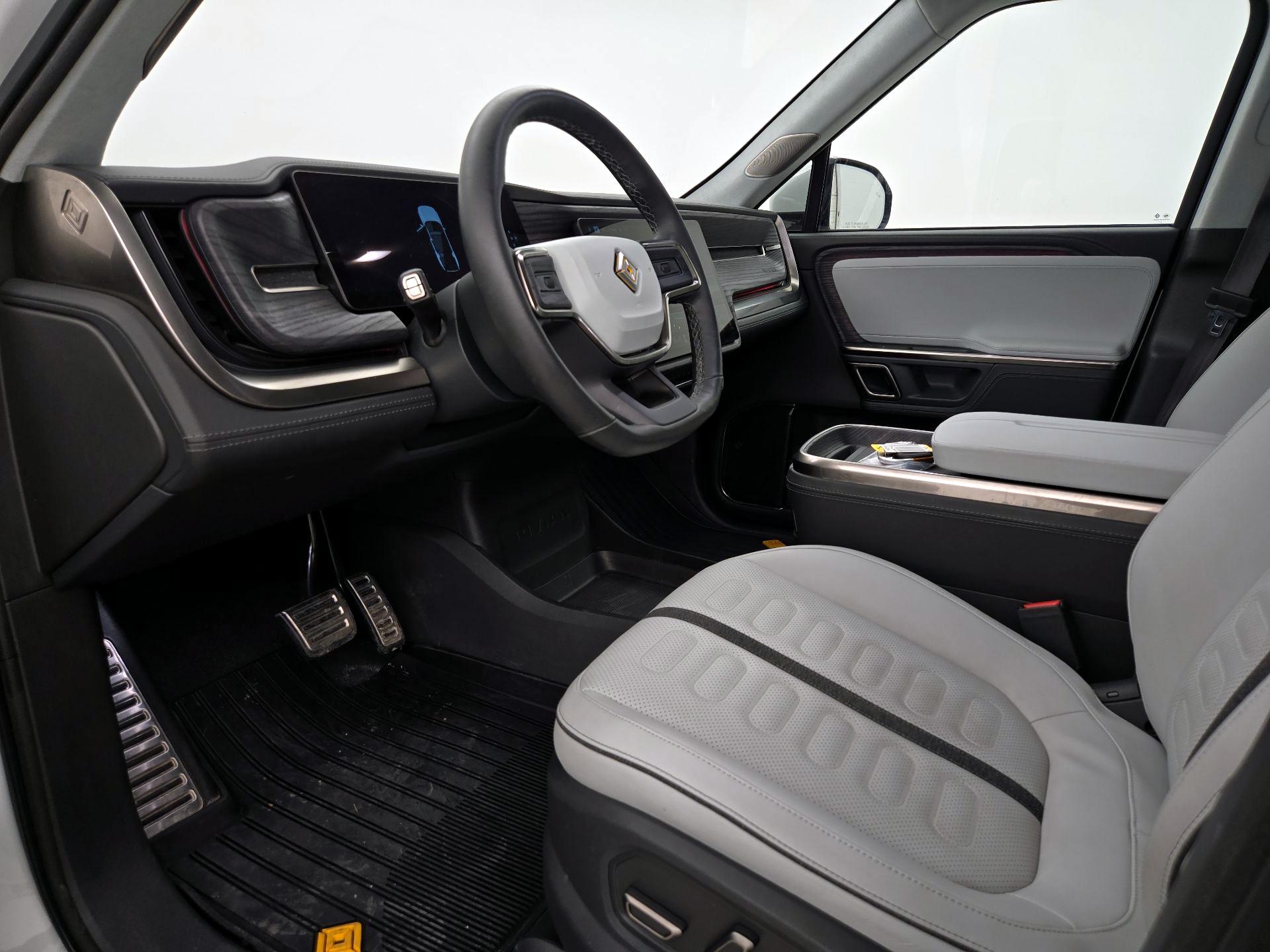 Thumbnail: 2023 Rivian R1S - 11