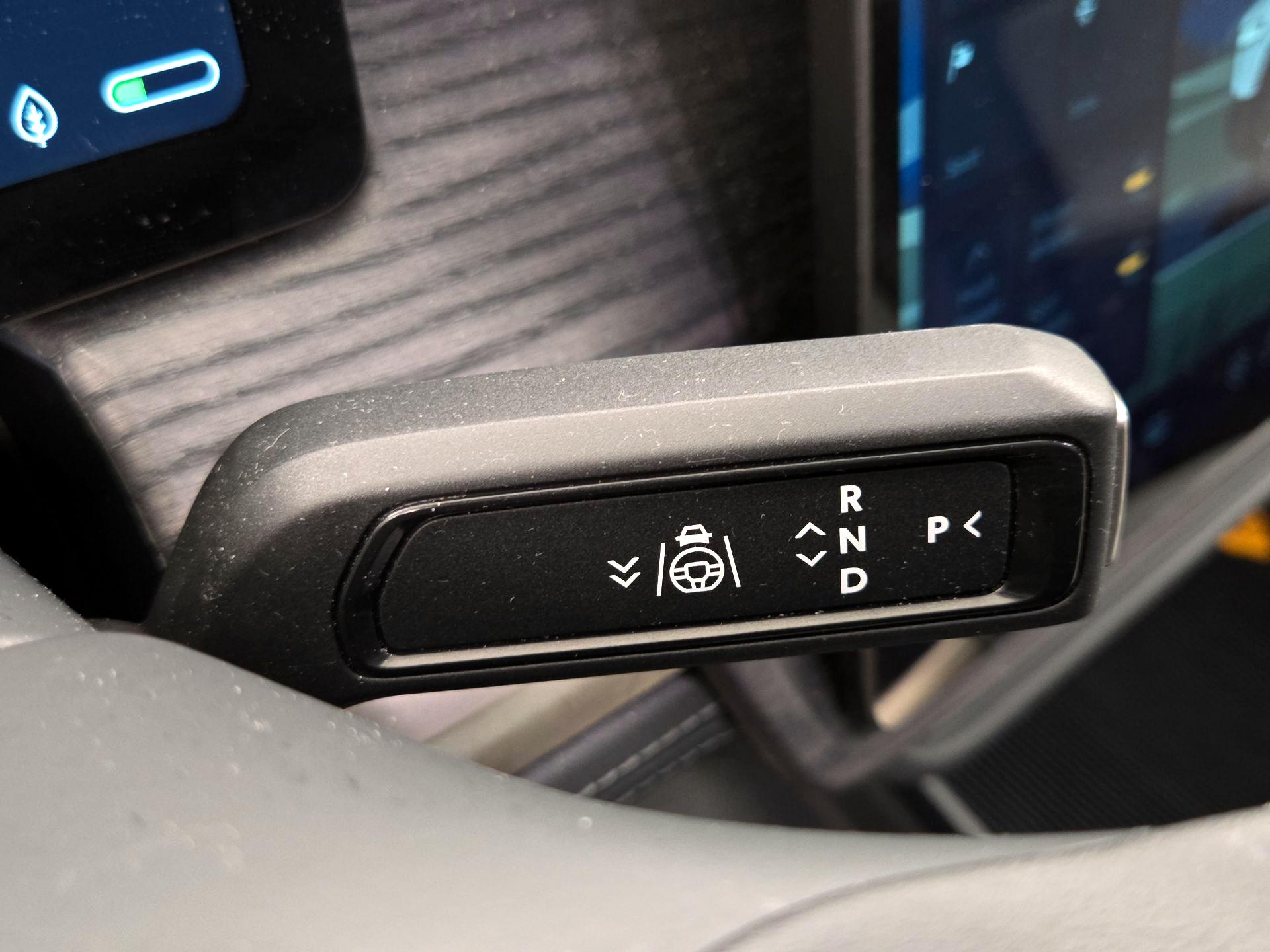 Thumbnail: 2023 Rivian R1S - 17