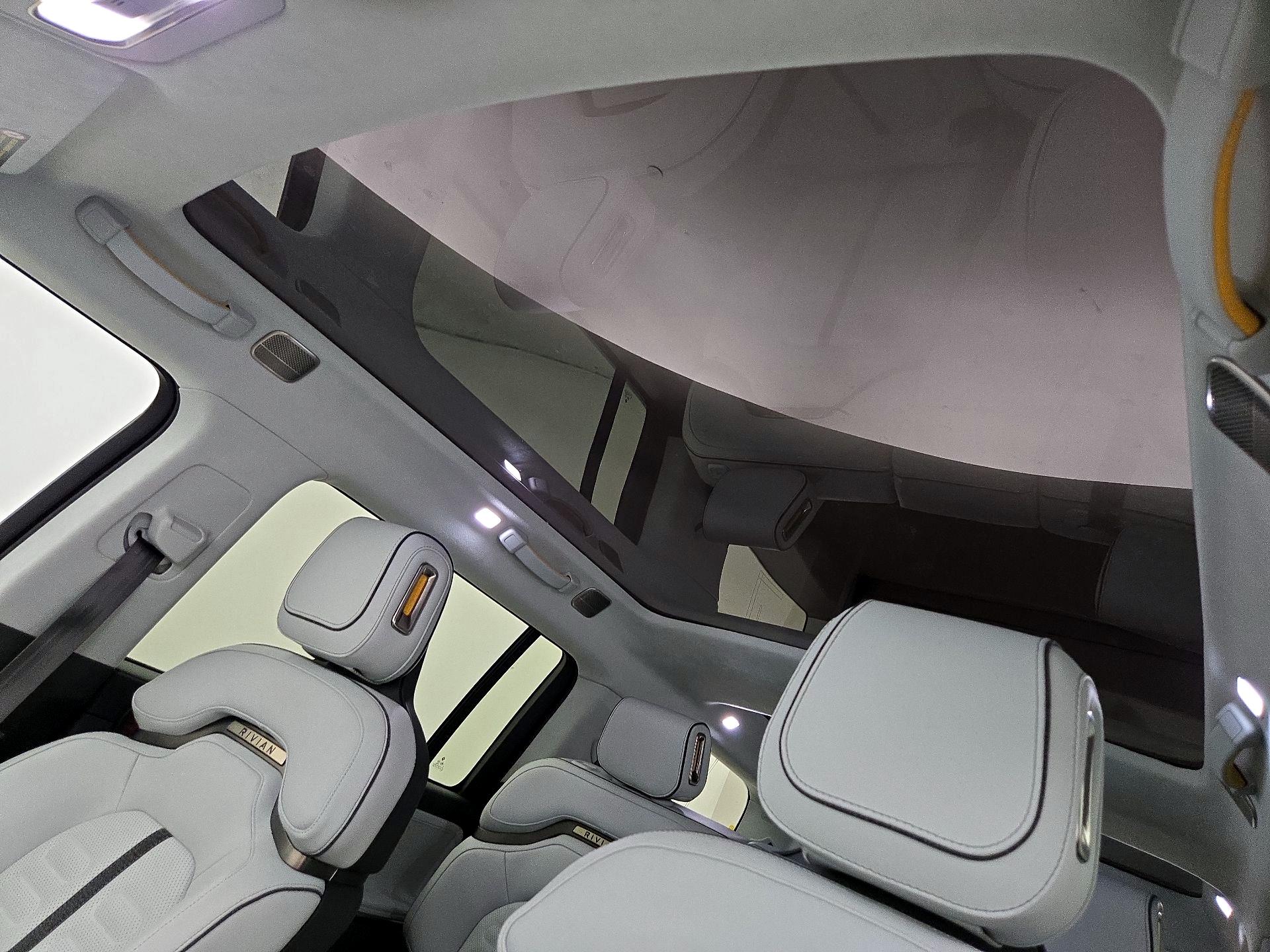 Thumbnail: 2023 Rivian R1S - 19