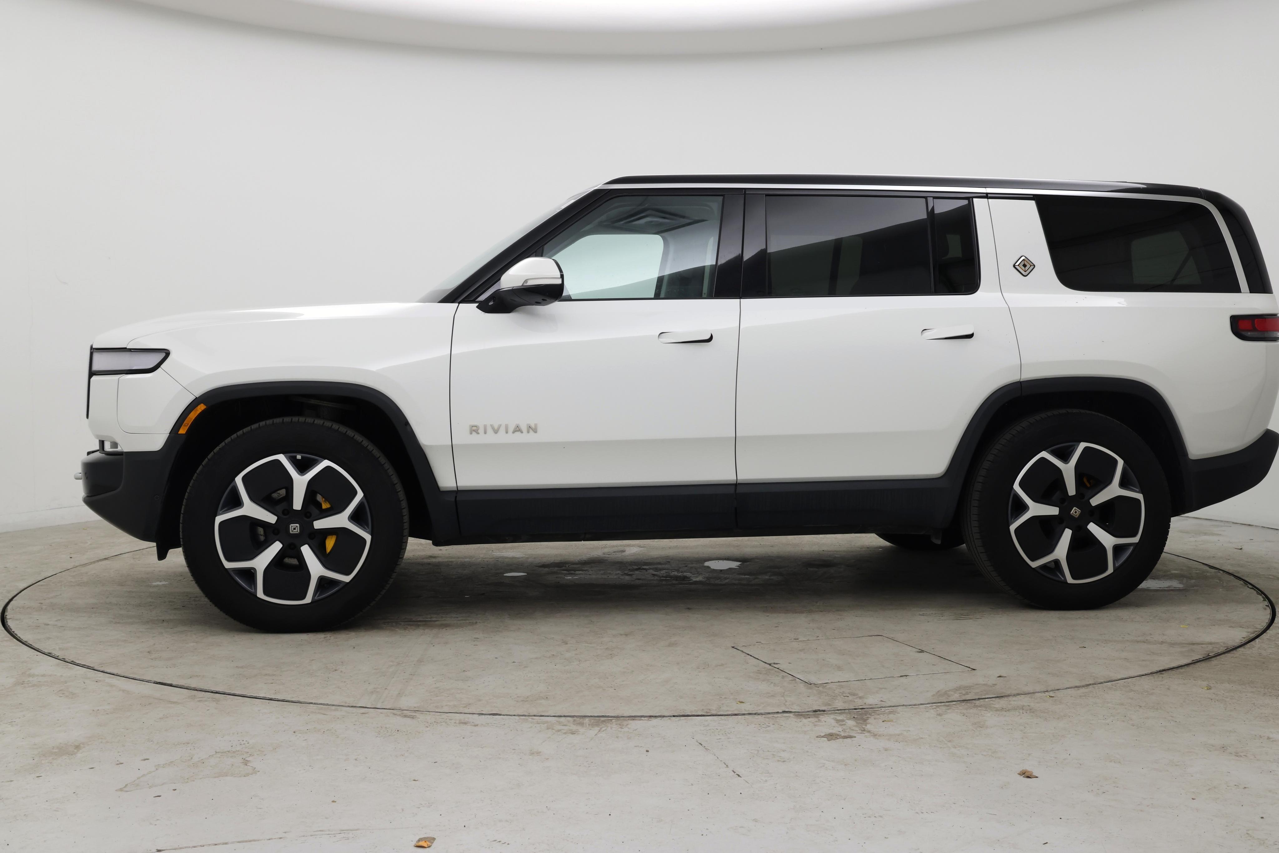 Thumbnail: 2023 Rivian R1S - 3