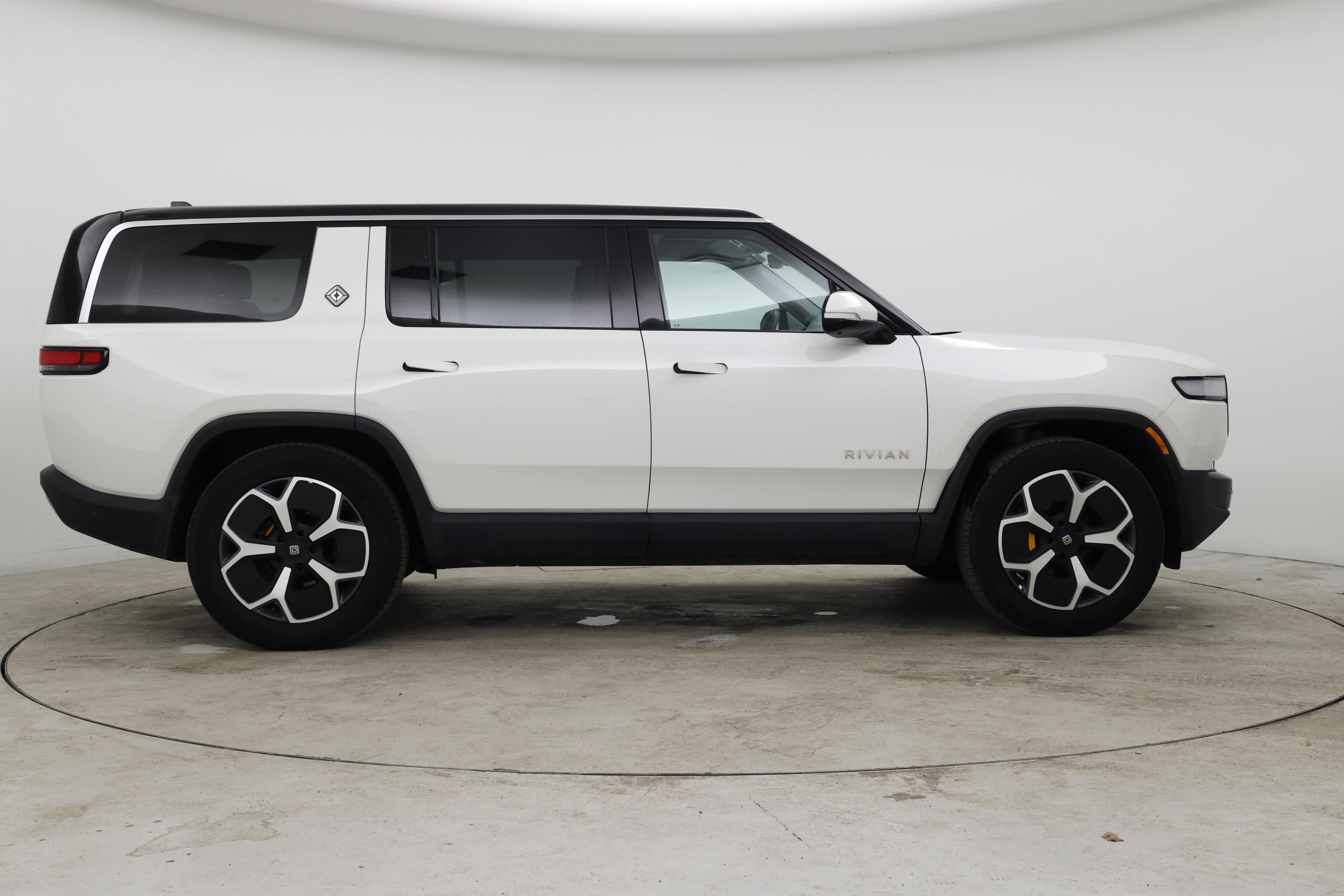 Thumbnail: 2023 Rivian R1S - 7