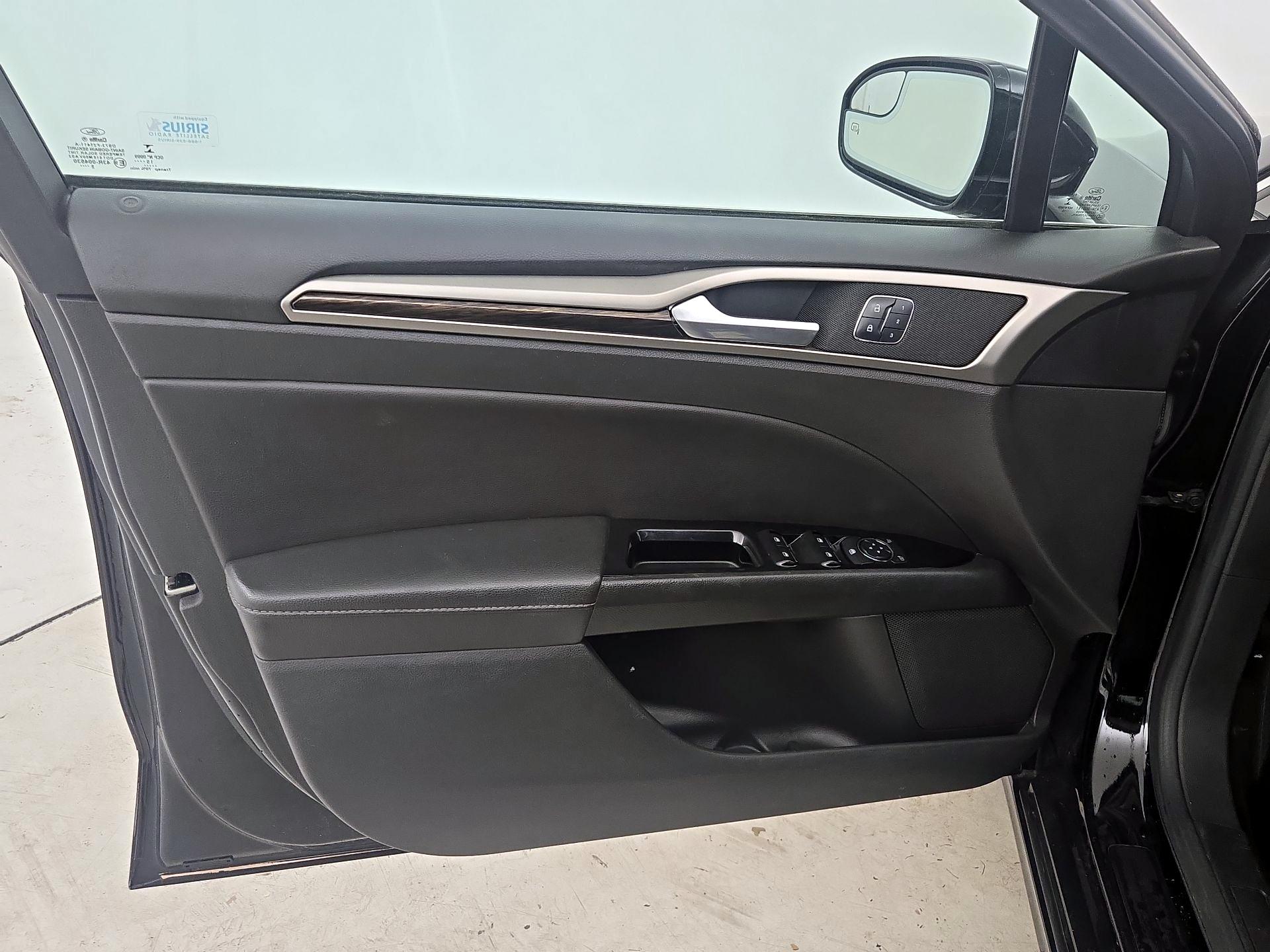 Thumbnail: 2016 Ford Fusion - 12