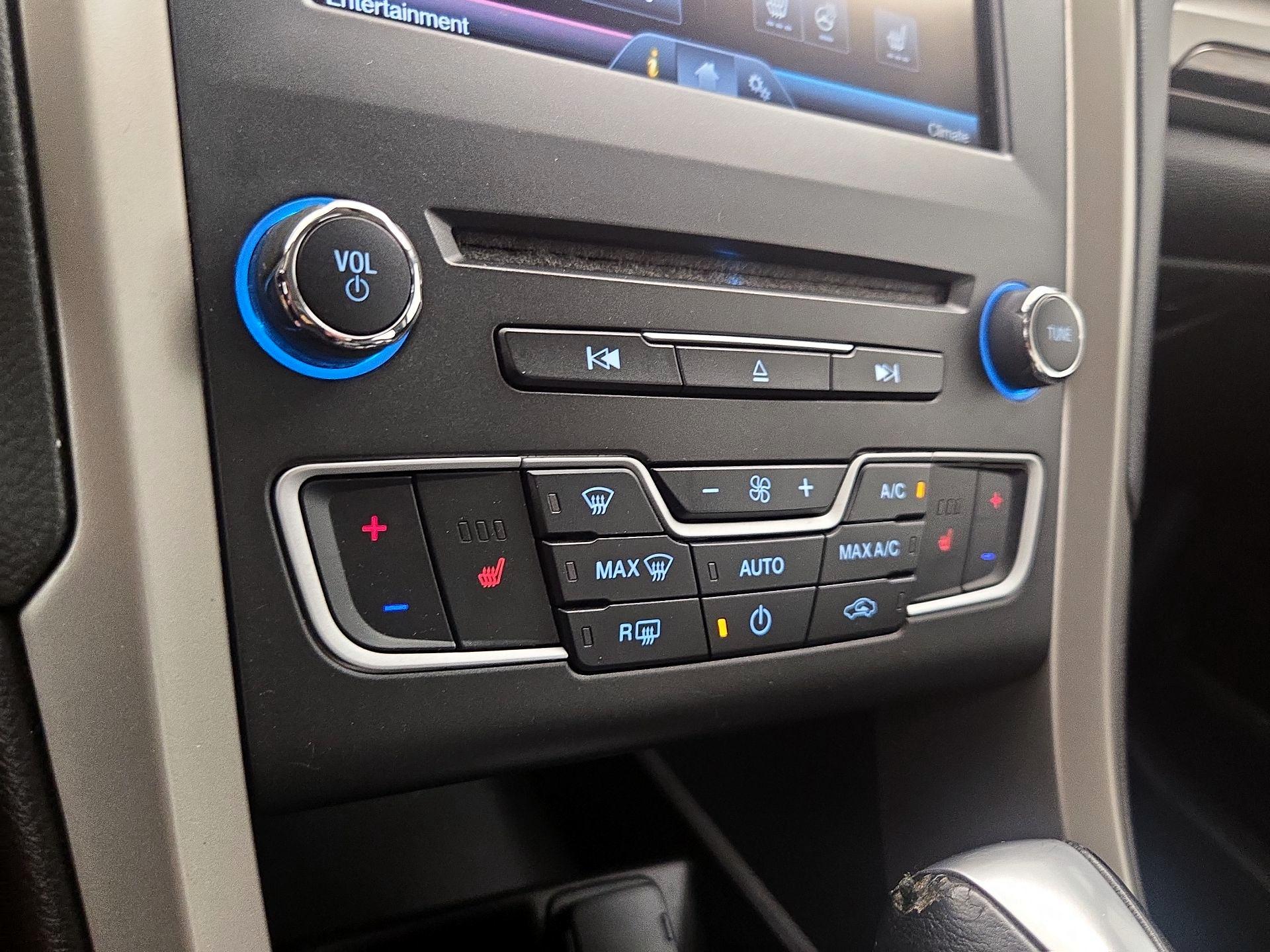 Thumbnail: 2016 Ford Fusion - 16