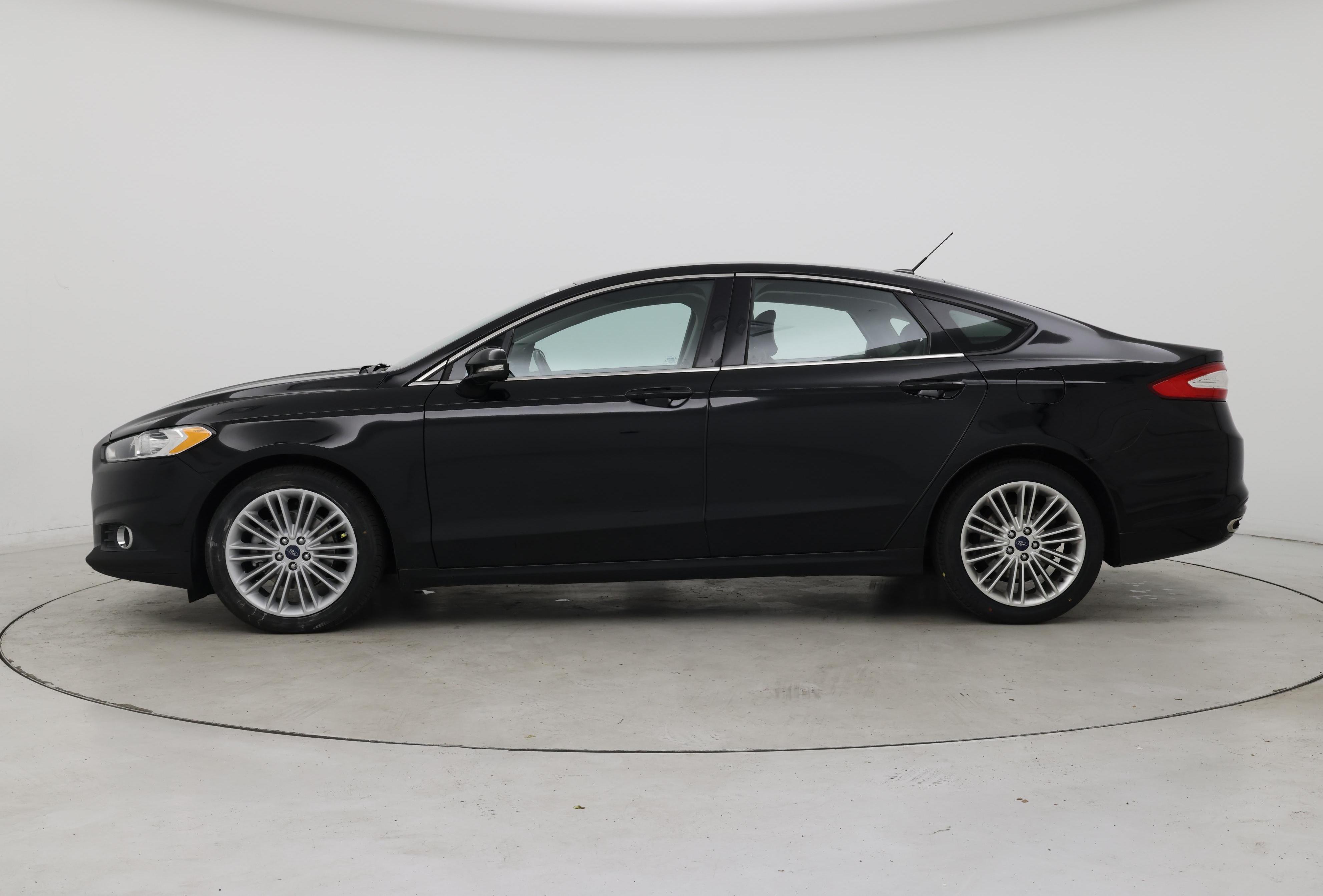 Thumbnail: 2016 Ford Fusion - 3