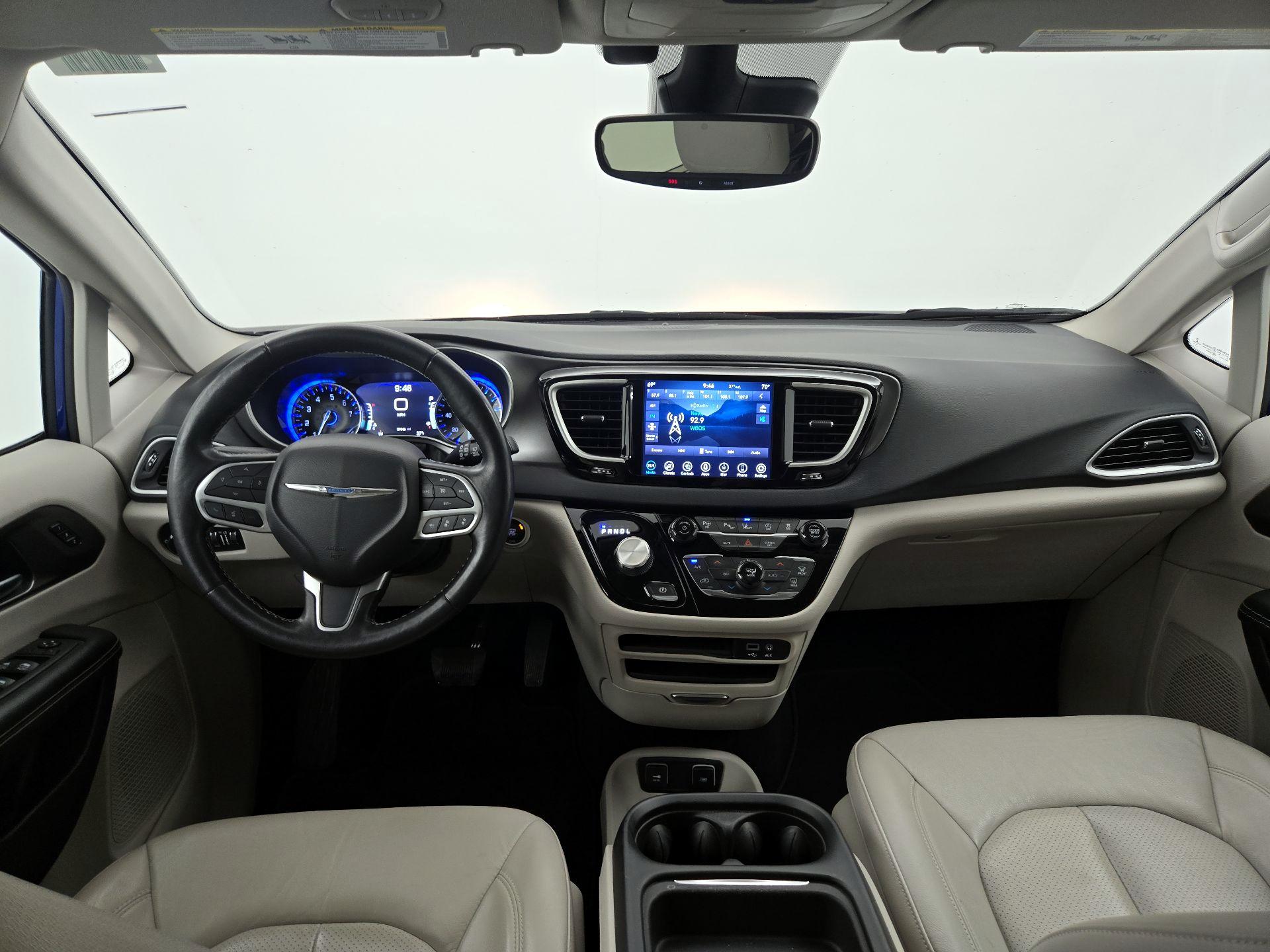 Thumbnail: 2020 Chrysler Pacifica - 9