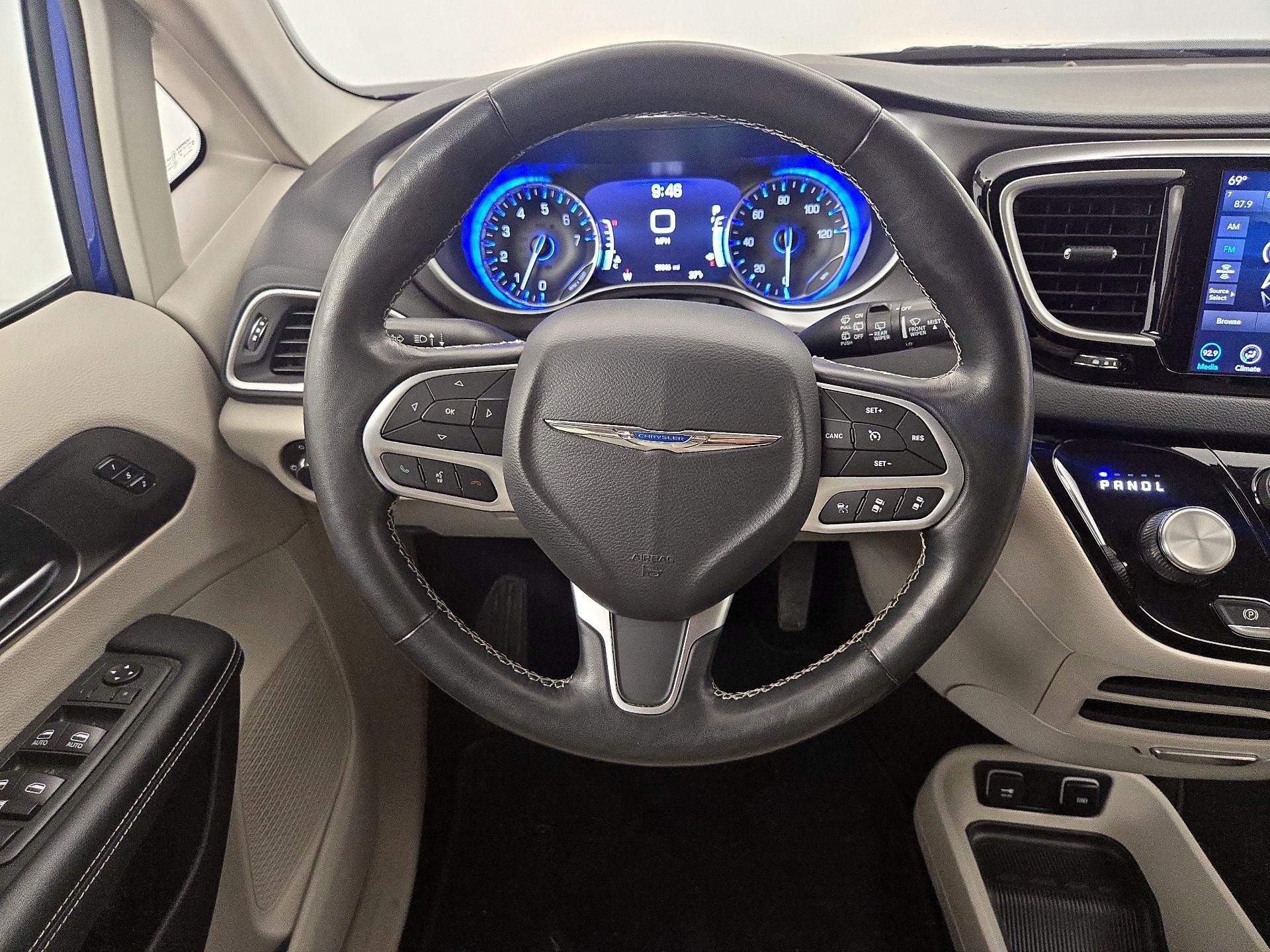 Thumbnail: 2020 Chrysler Pacifica - 10