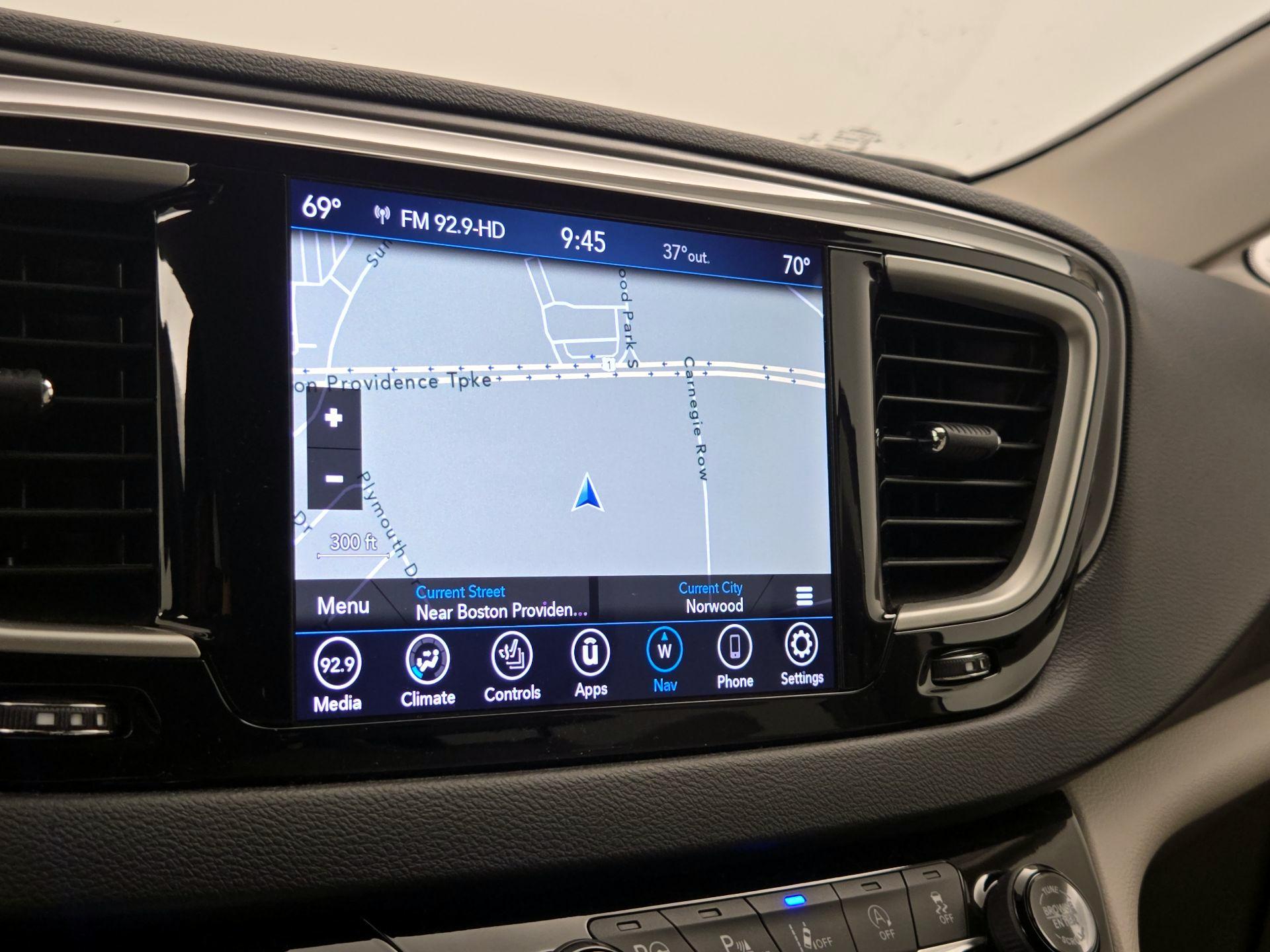 Thumbnail: 2020 Chrysler Pacifica - 14