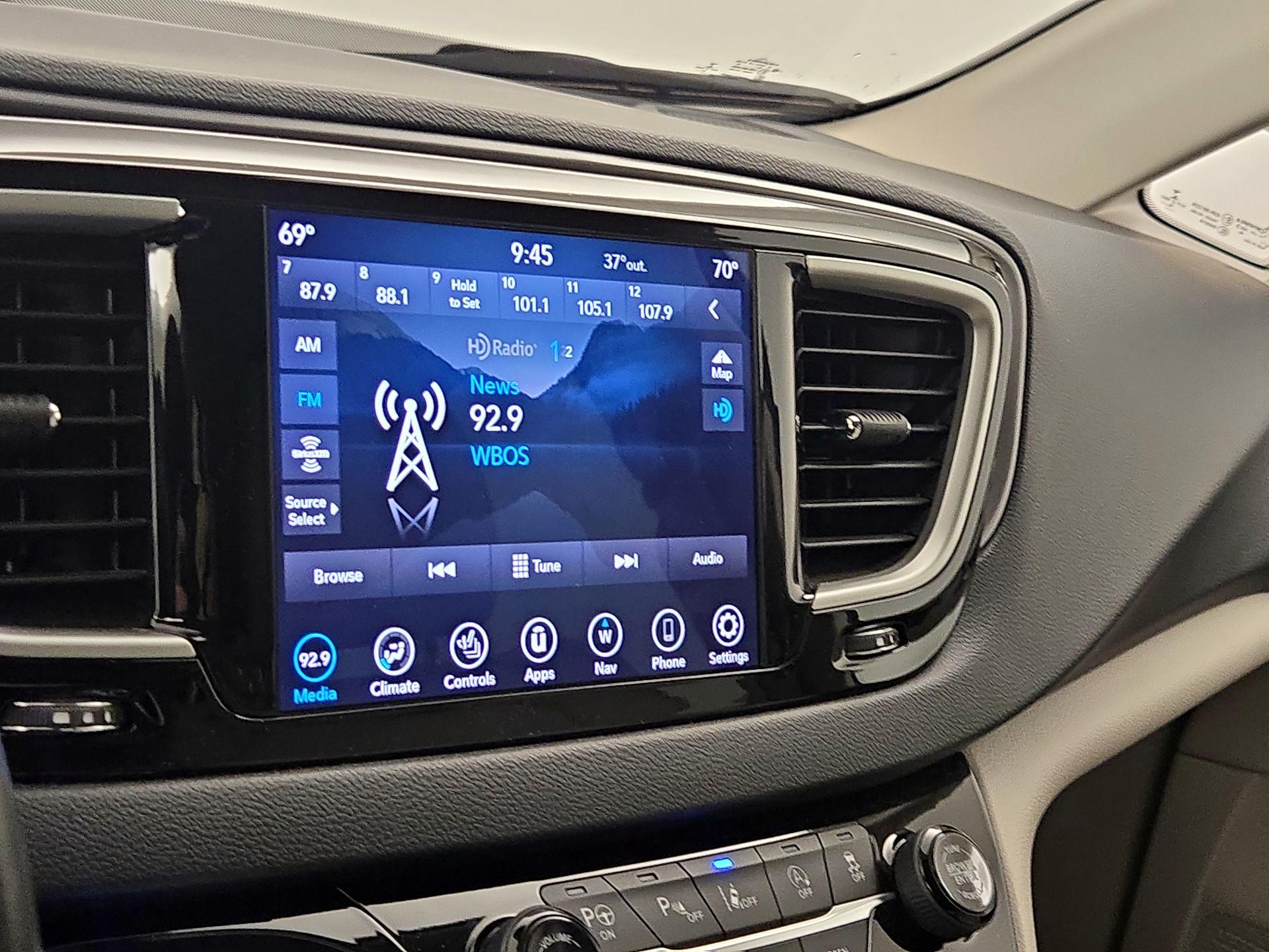 Thumbnail: 2020 Chrysler Pacifica - 16