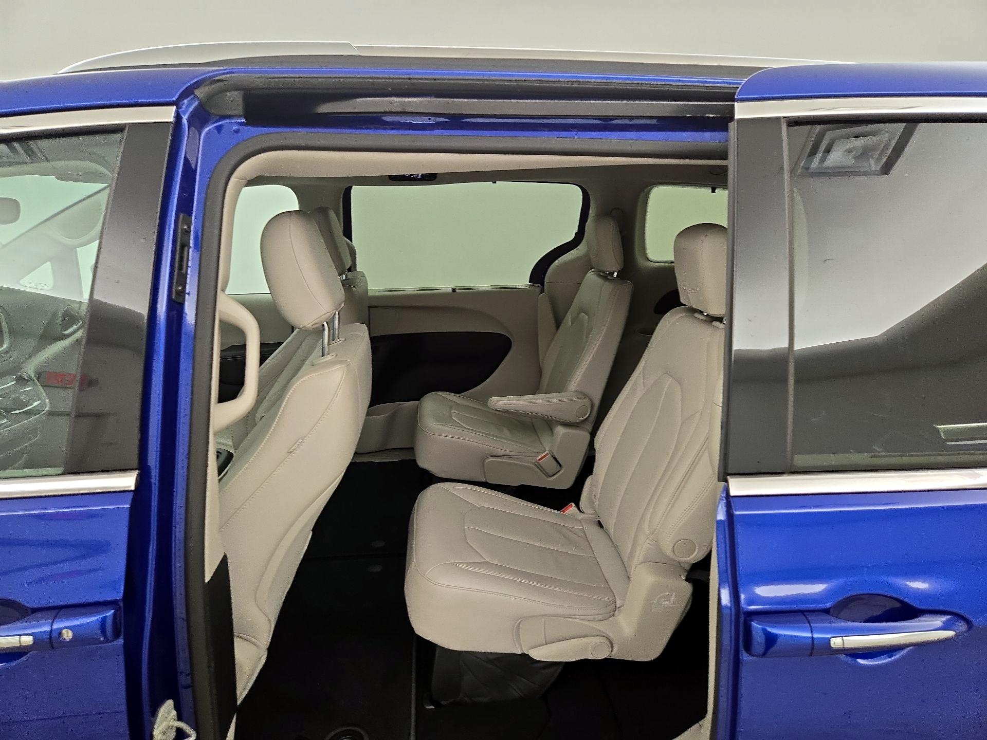 Thumbnail: 2020 Chrysler Pacifica - 20