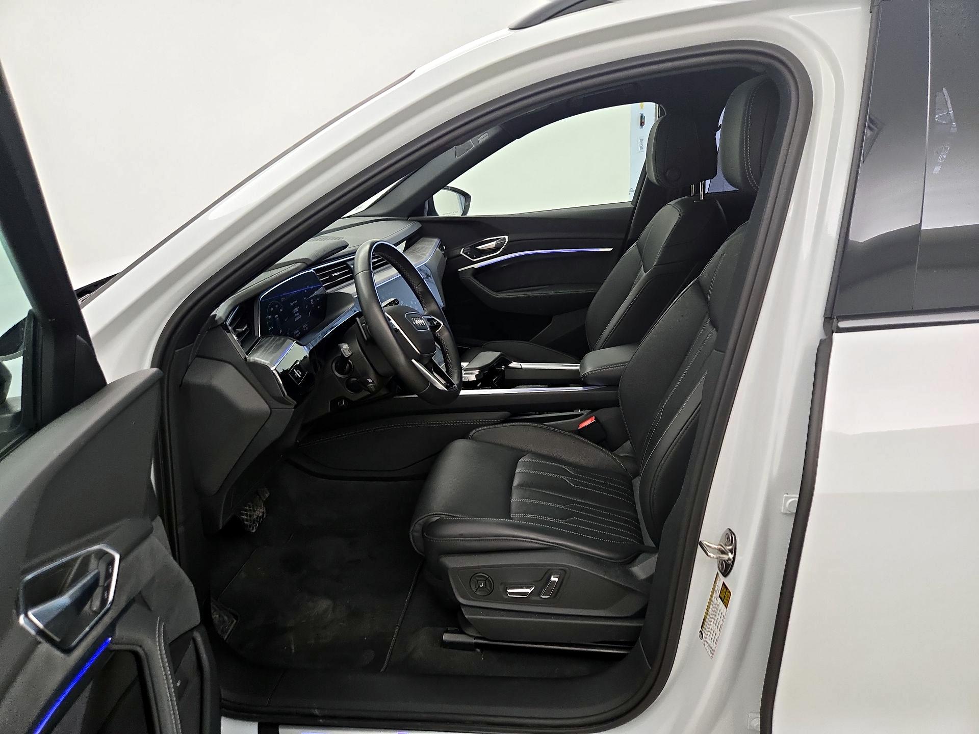 Thumbnail: 2023 Audi e-tron - 11