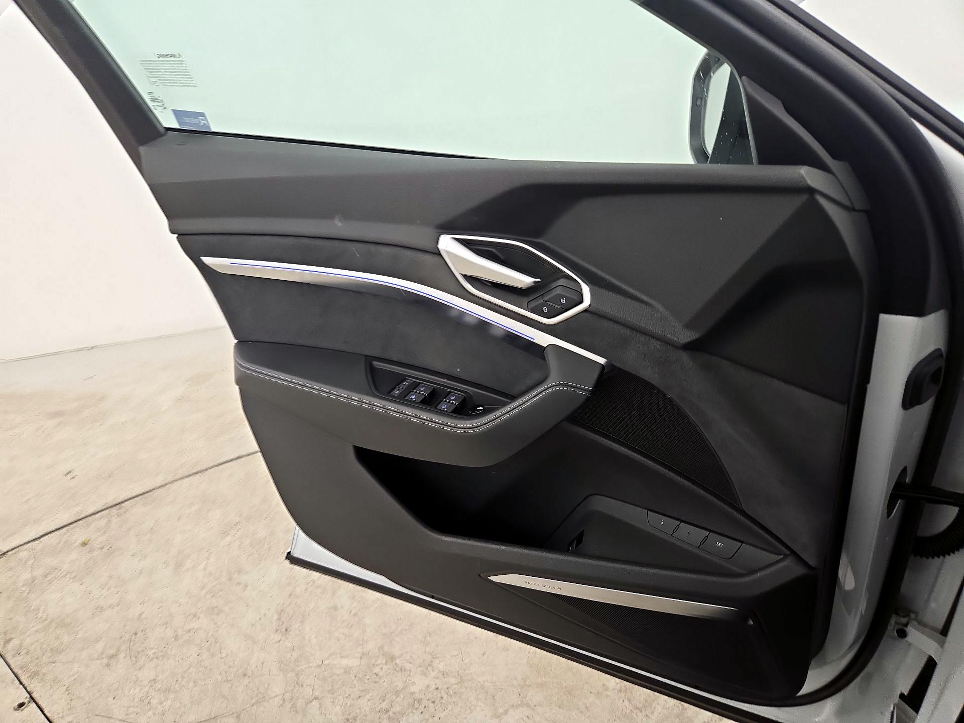 Thumbnail: 2023 Audi e-tron - 12