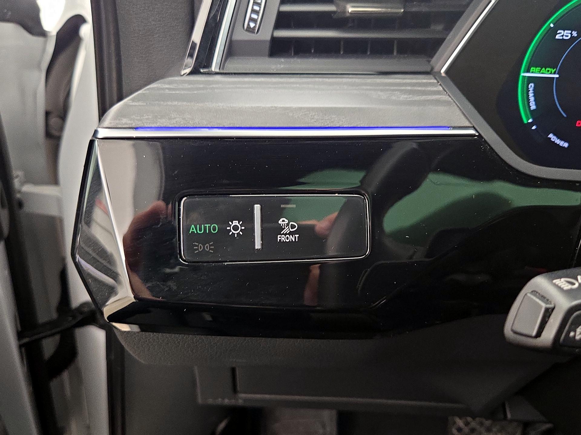 Thumbnail: 2023 Audi e-tron - 13