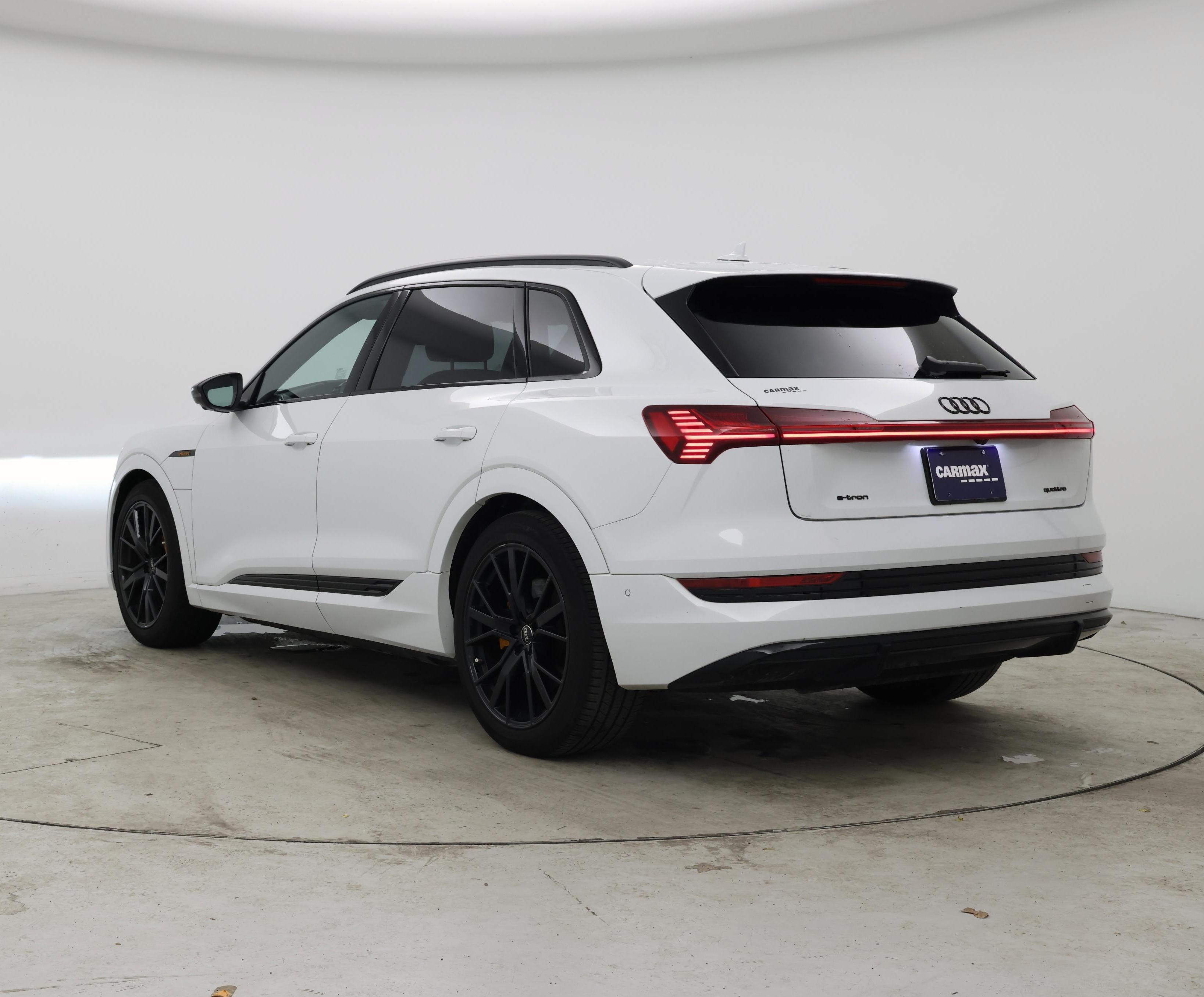 Thumbnail: 2023 Audi e-tron - 2