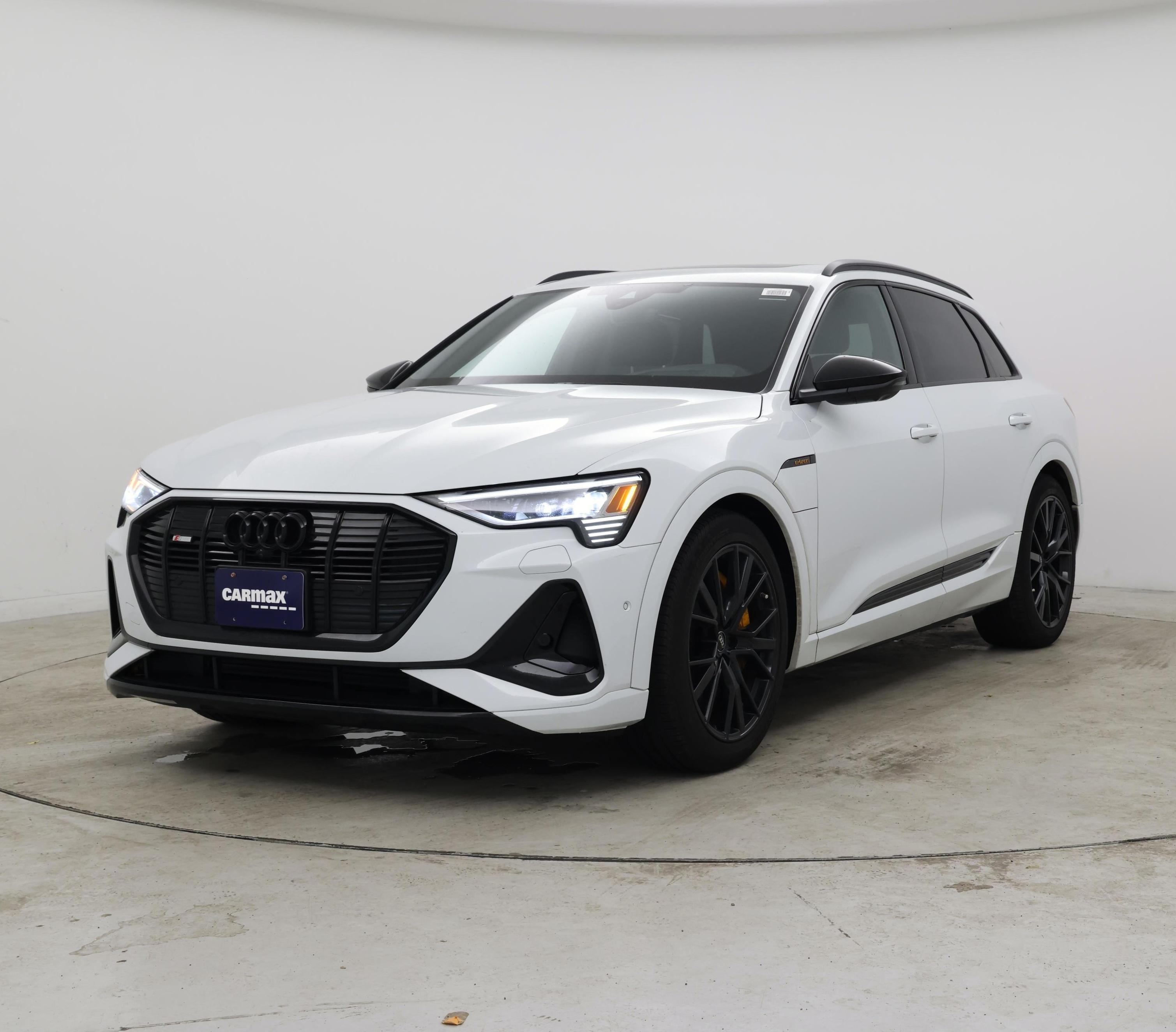 Thumbnail: 2023 Audi e-tron - 4