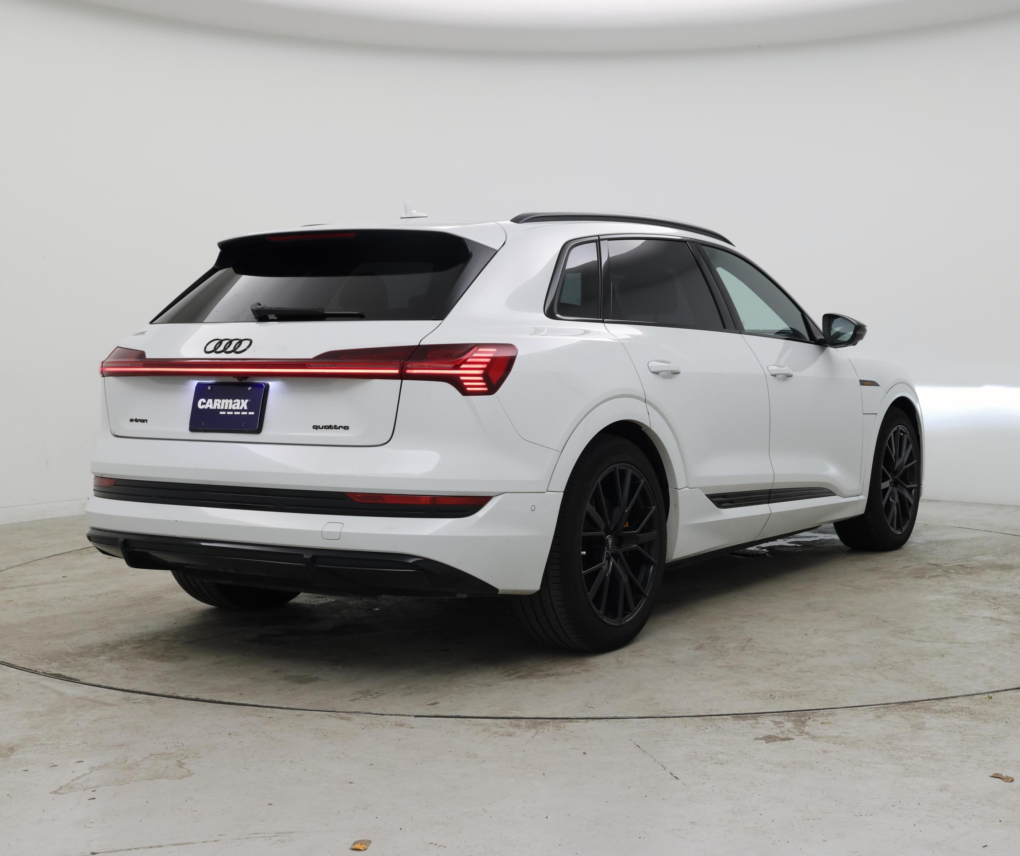 Thumbnail: 2023 Audi e-tron - 8