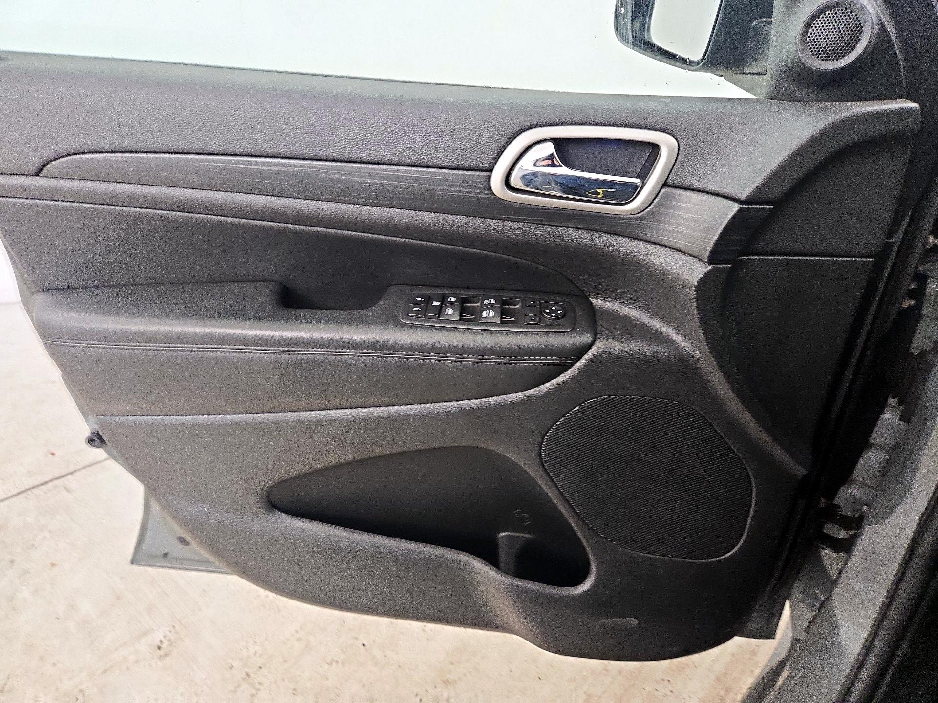 Thumbnail: 2020 Jeep Grand Cherokee - 12