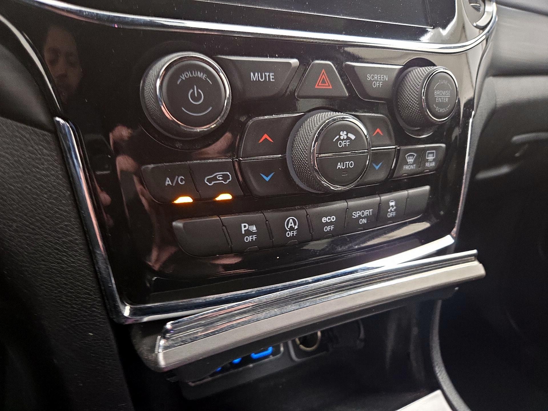 Thumbnail: 2020 Jeep Grand Cherokee - 16