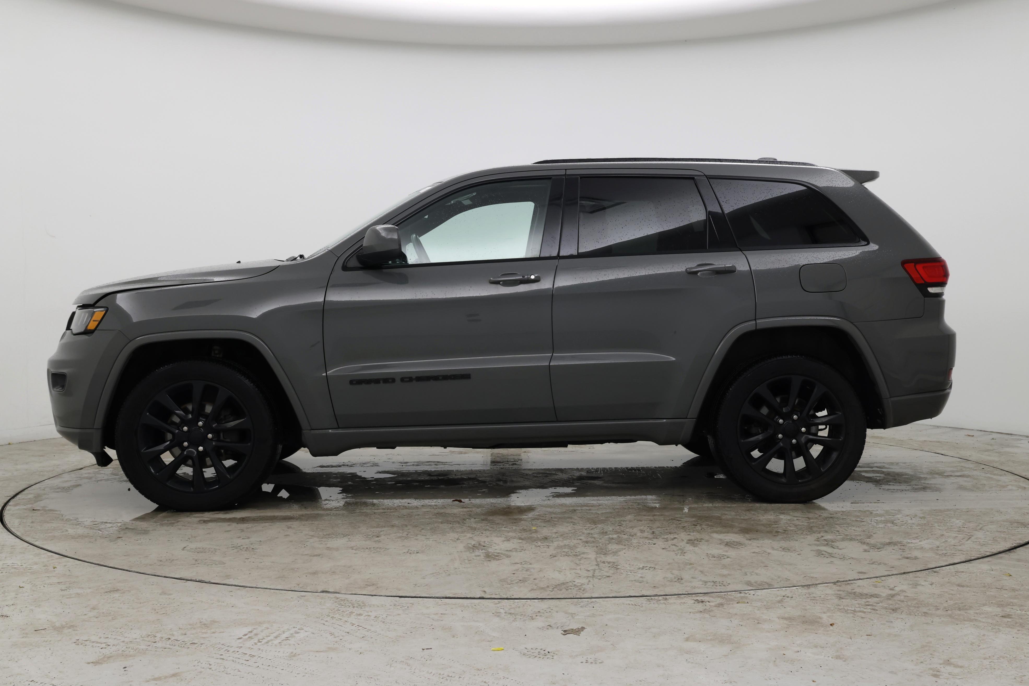 Thumbnail: 2020 Jeep Grand Cherokee - 3