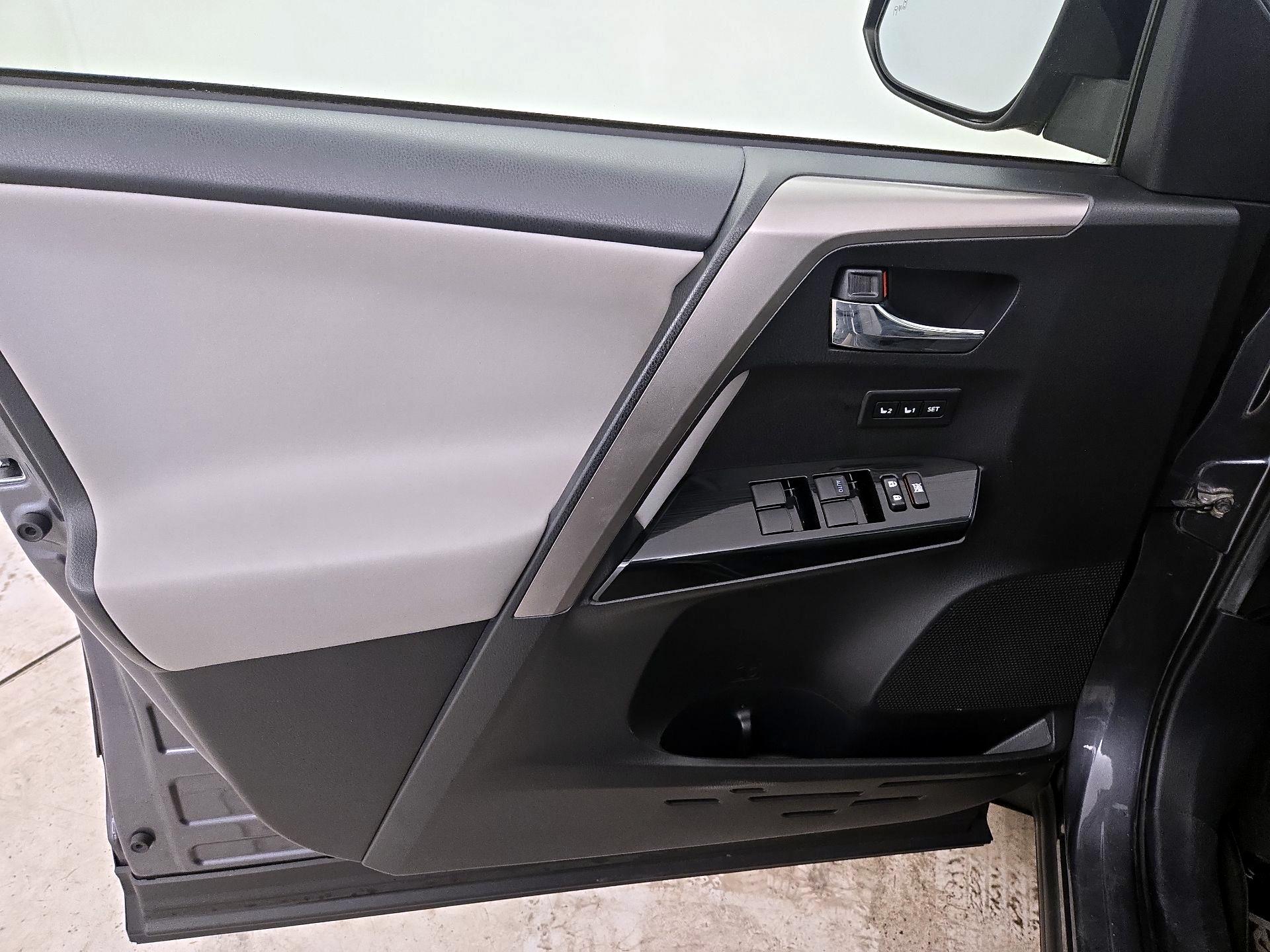 Thumbnail: 2017 Toyota RAV4 - 12