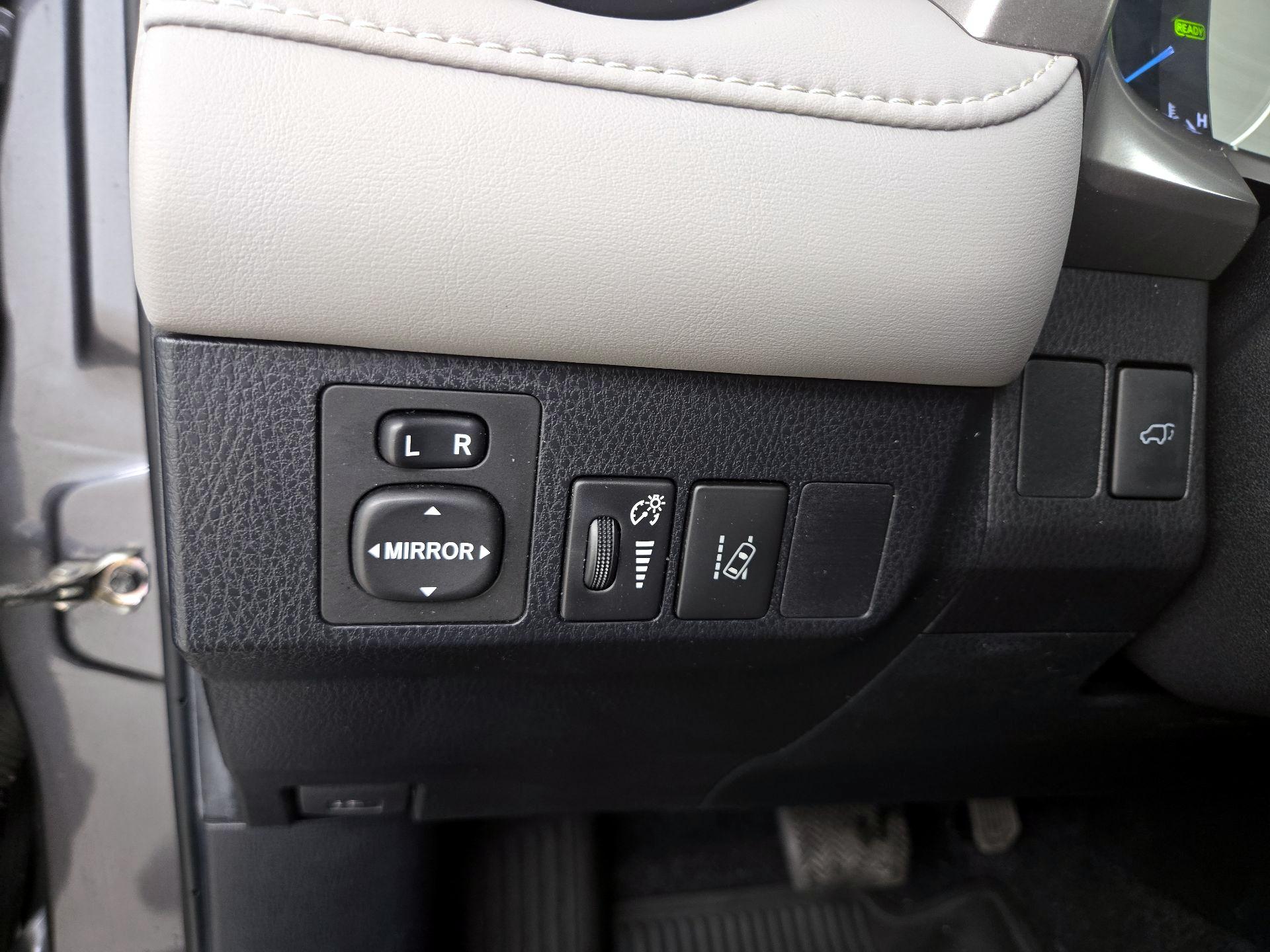 Thumbnail: 2017 Toyota RAV4 - 13