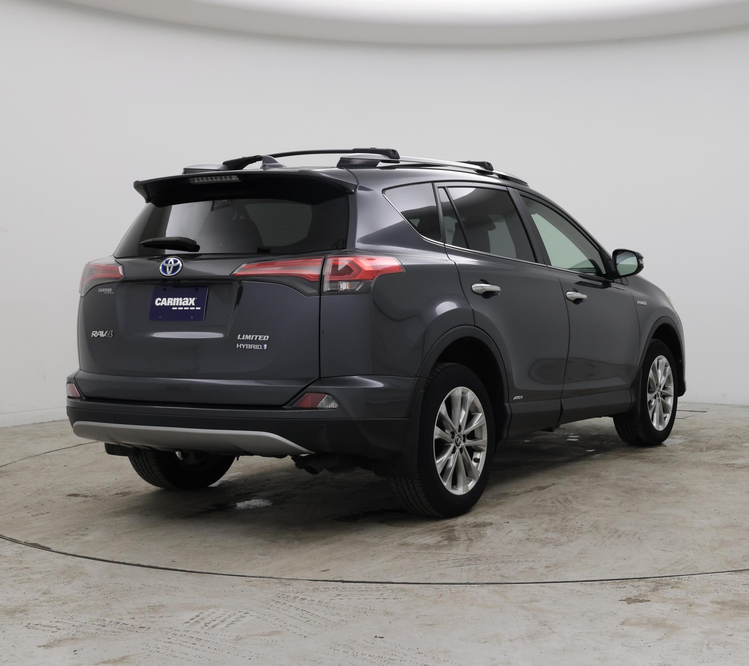 Thumbnail: 2017 Toyota RAV4 - 8