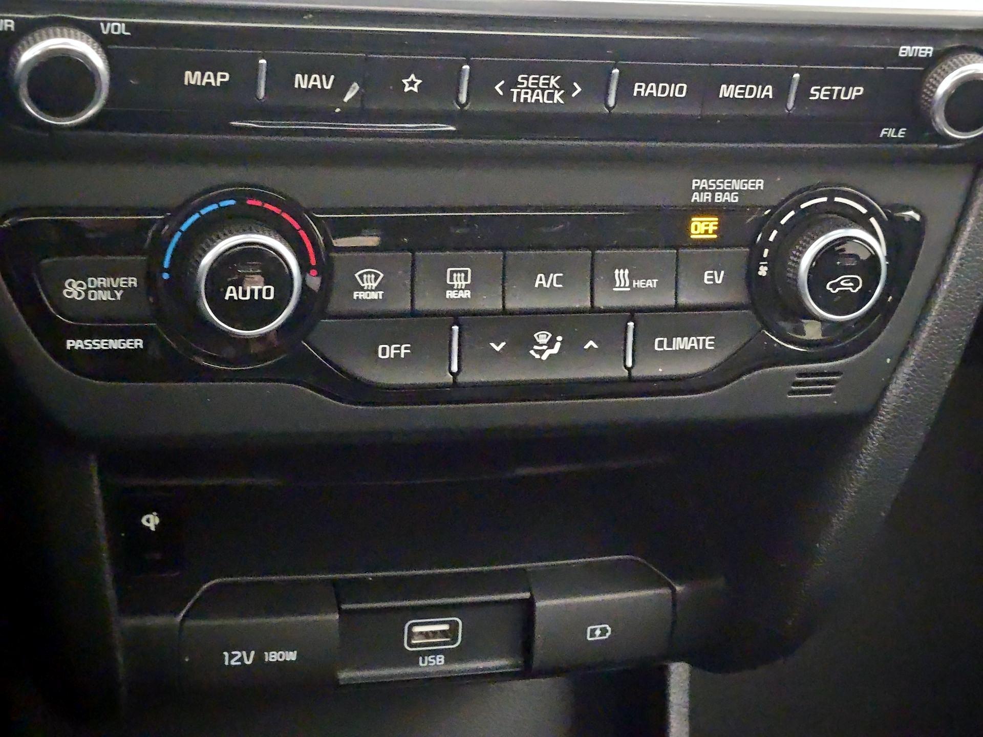 Thumbnail: 2020 Kia Niro - 17