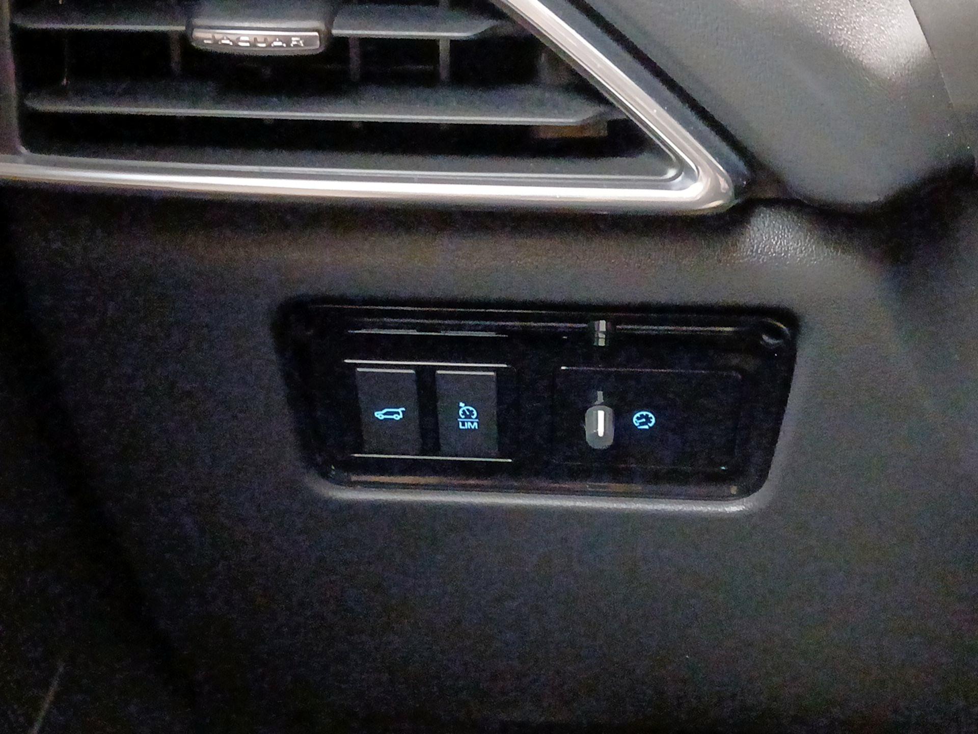 Thumbnail: 2020 Jaguar F-Pace - 13