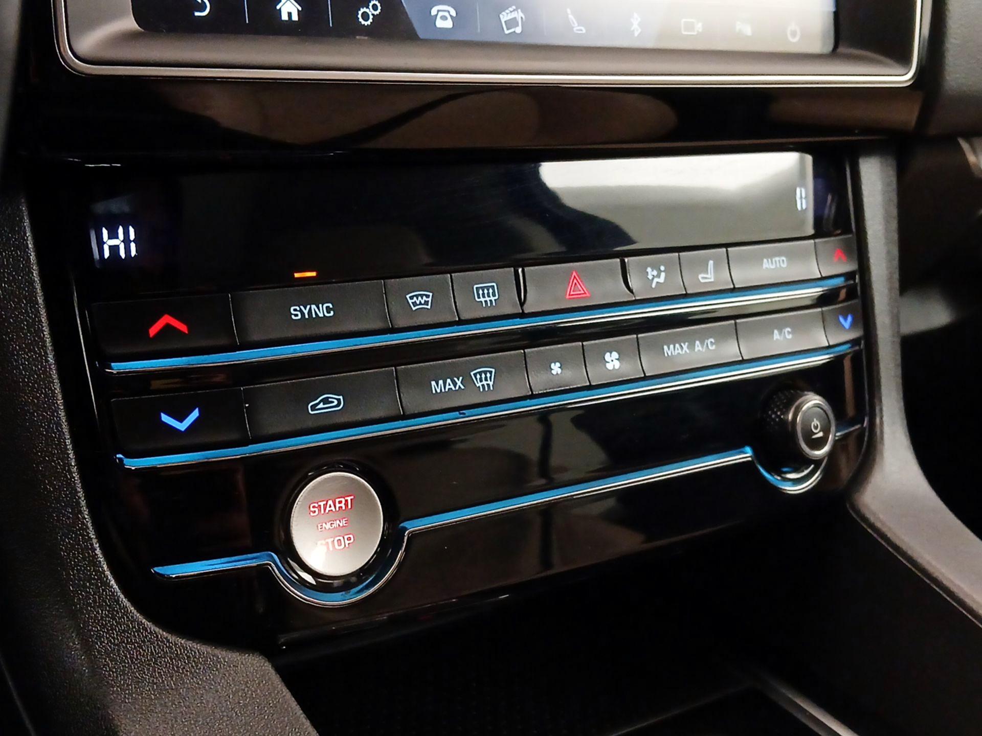 Thumbnail: 2020 Jaguar F-Pace - 16