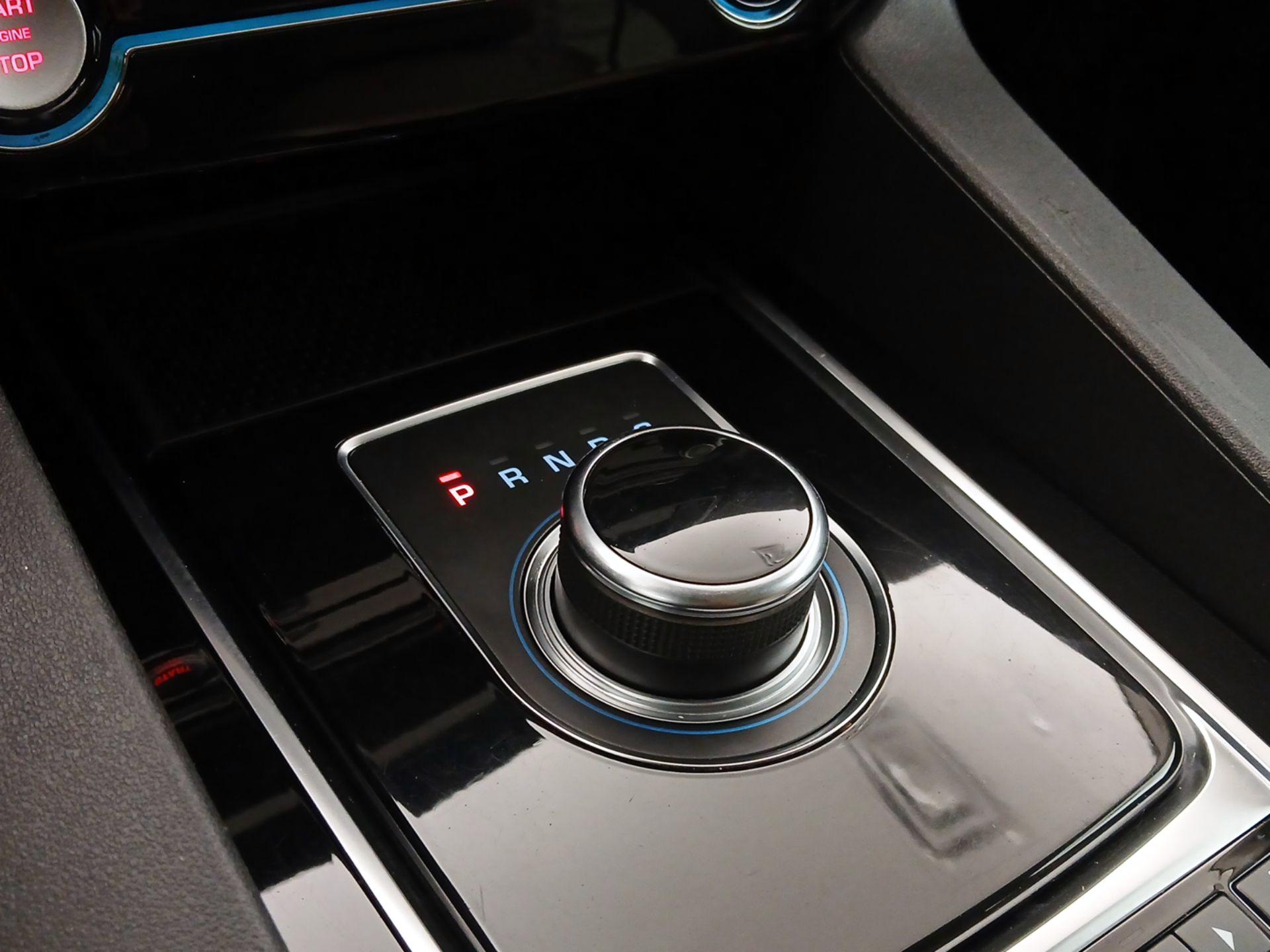 Thumbnail: 2020 Jaguar F-Pace - 17