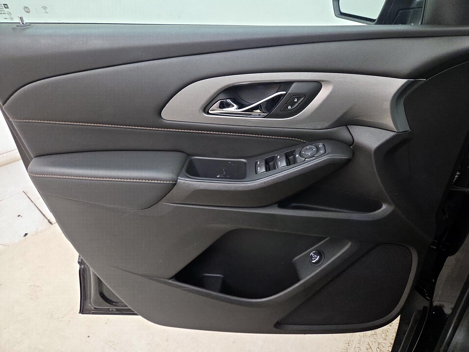 Thumbnail: 2021 Chevrolet Traverse - 12