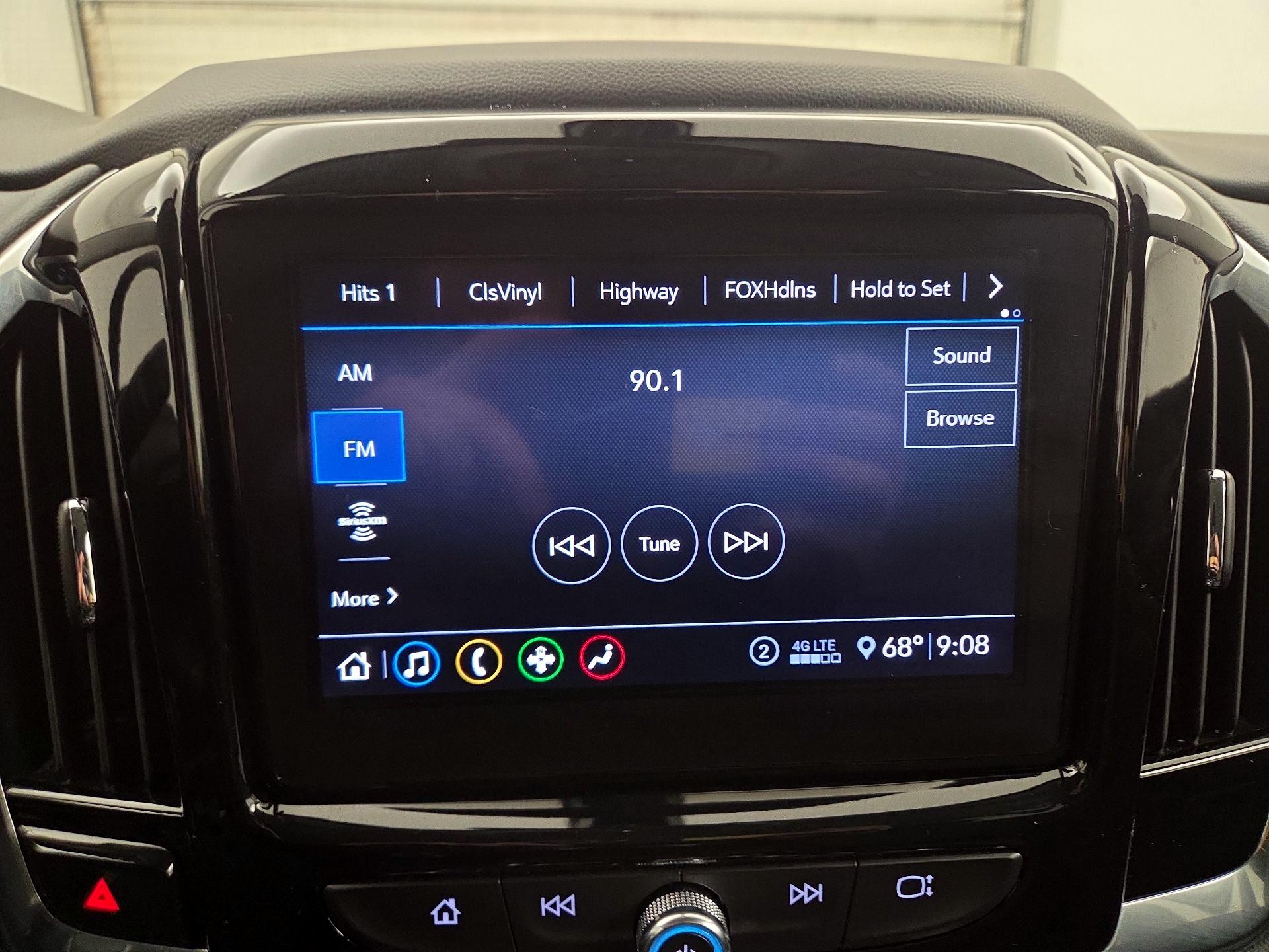 Thumbnail: 2021 Chevrolet Traverse - 15