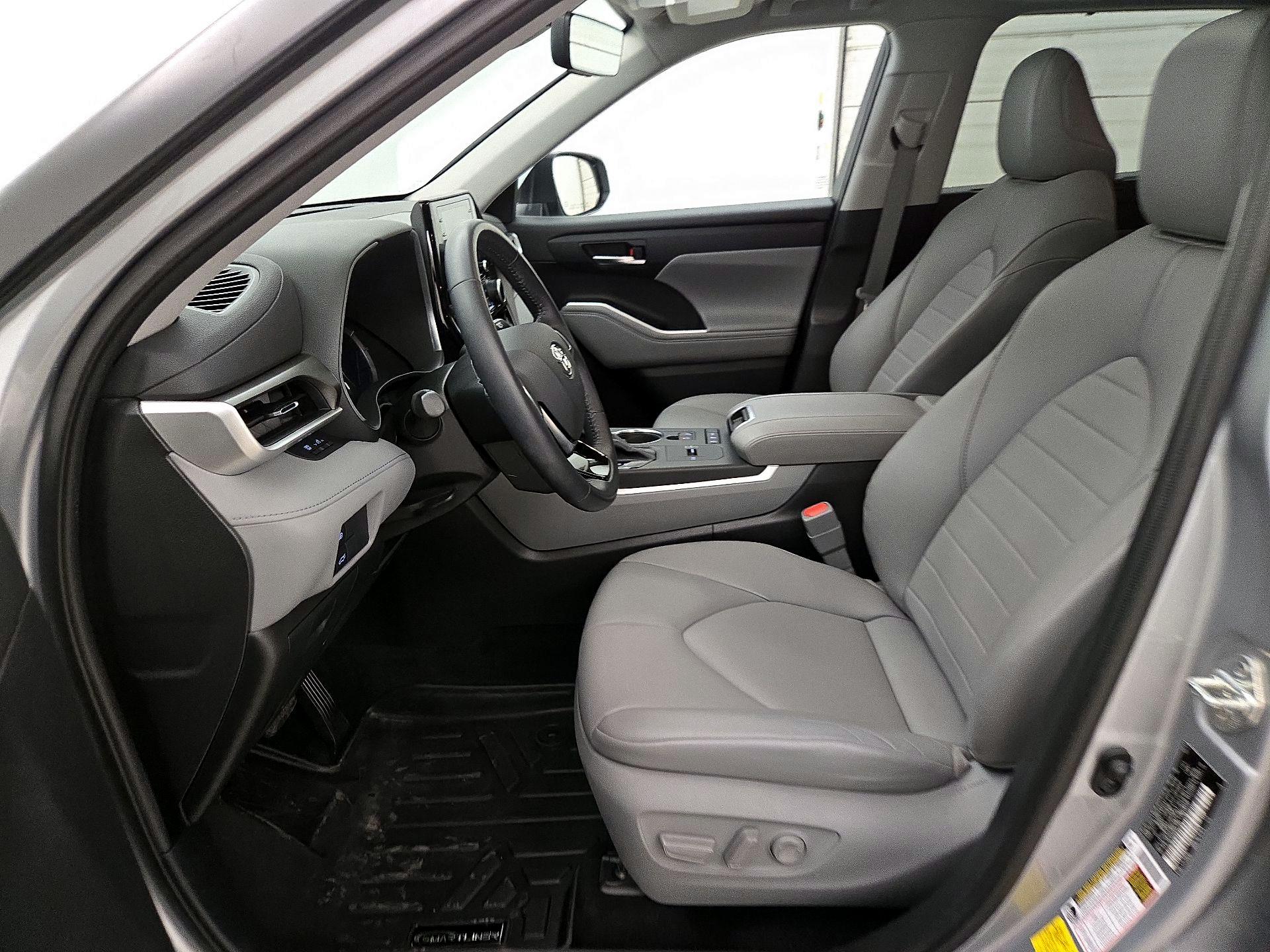 Thumbnail: 2021 Toyota Highlander - 11