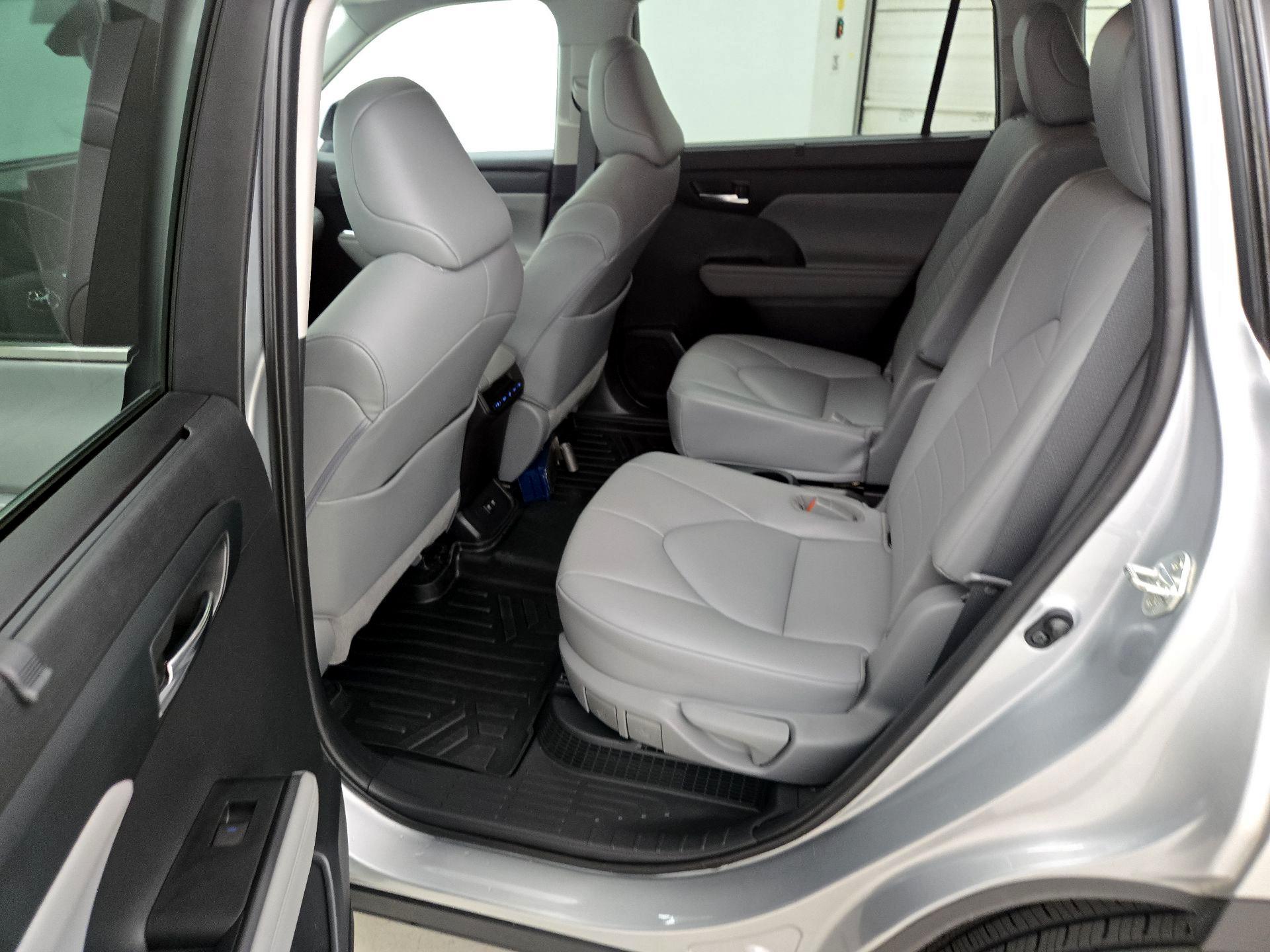 Thumbnail: 2021 Toyota Highlander - 20