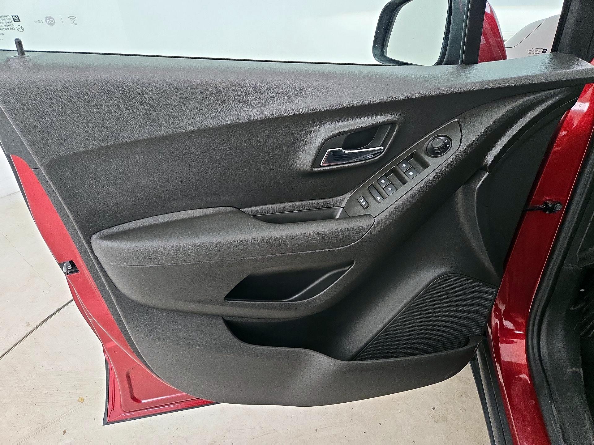 Thumbnail: 2018 Chevrolet Trax - 12