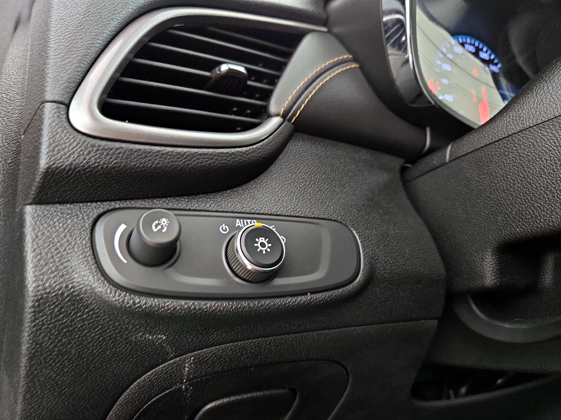 Thumbnail: 2018 Chevrolet Trax - 13