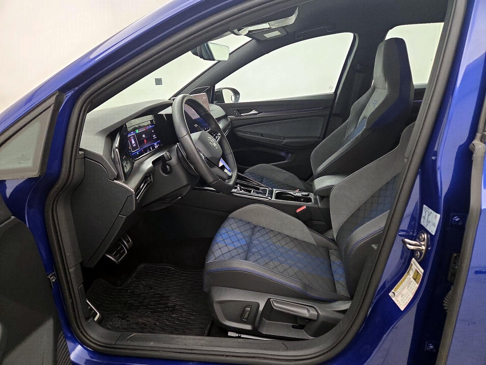 2025 Volkswagen Golf R R - Photo 12