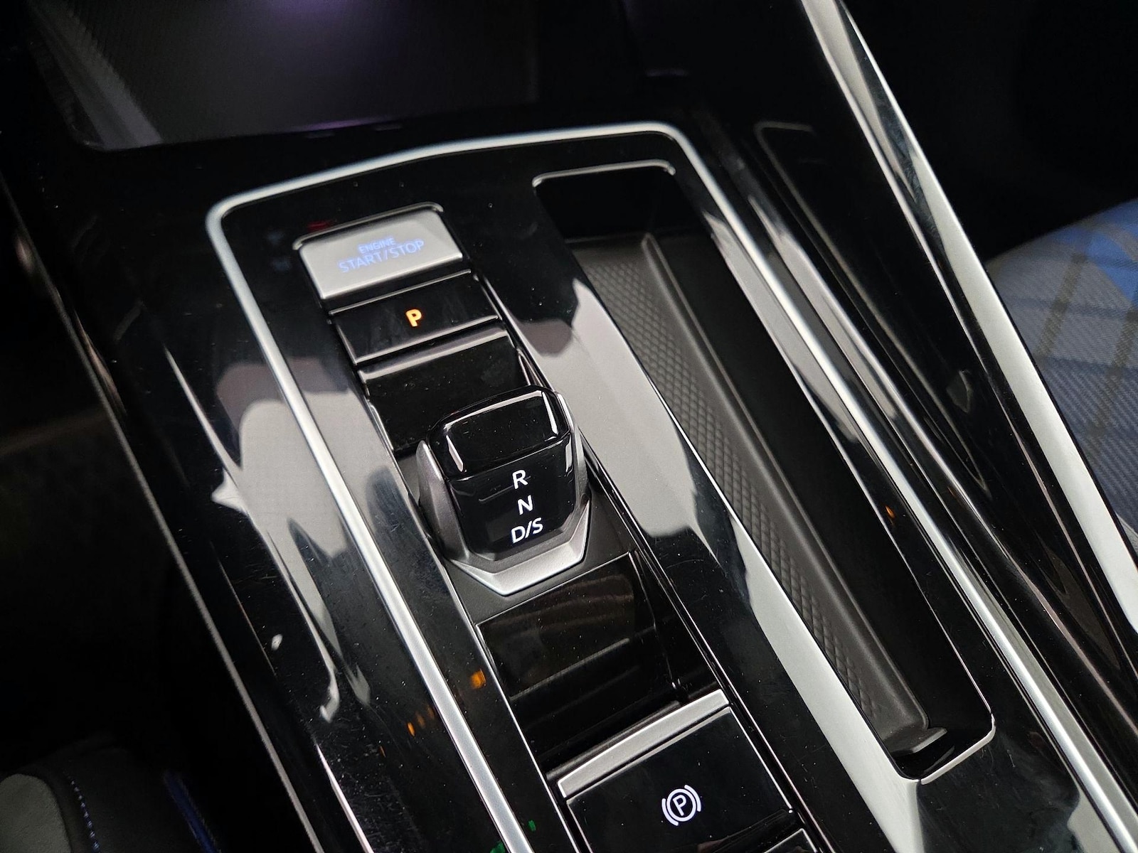2025 Volkswagen Golf R R - Photo 19