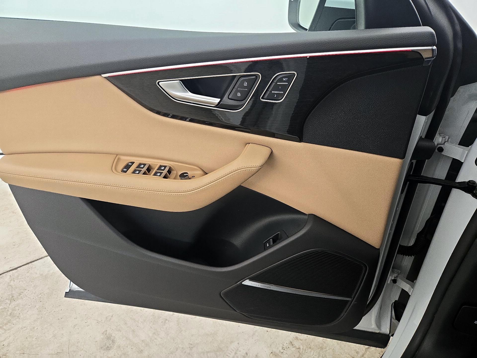 Thumbnail: 2023 Audi Q8 - 12