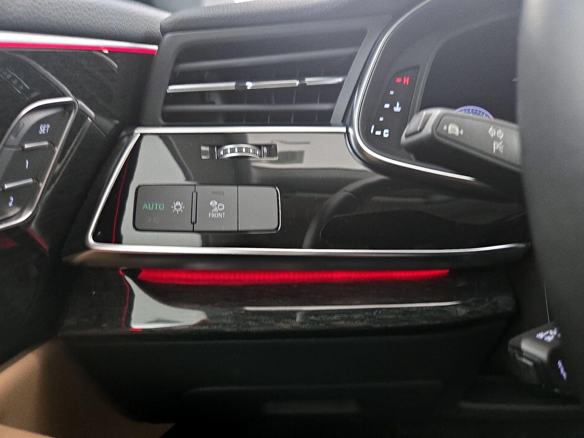 Thumbnail: 2023 Audi Q8 - 13