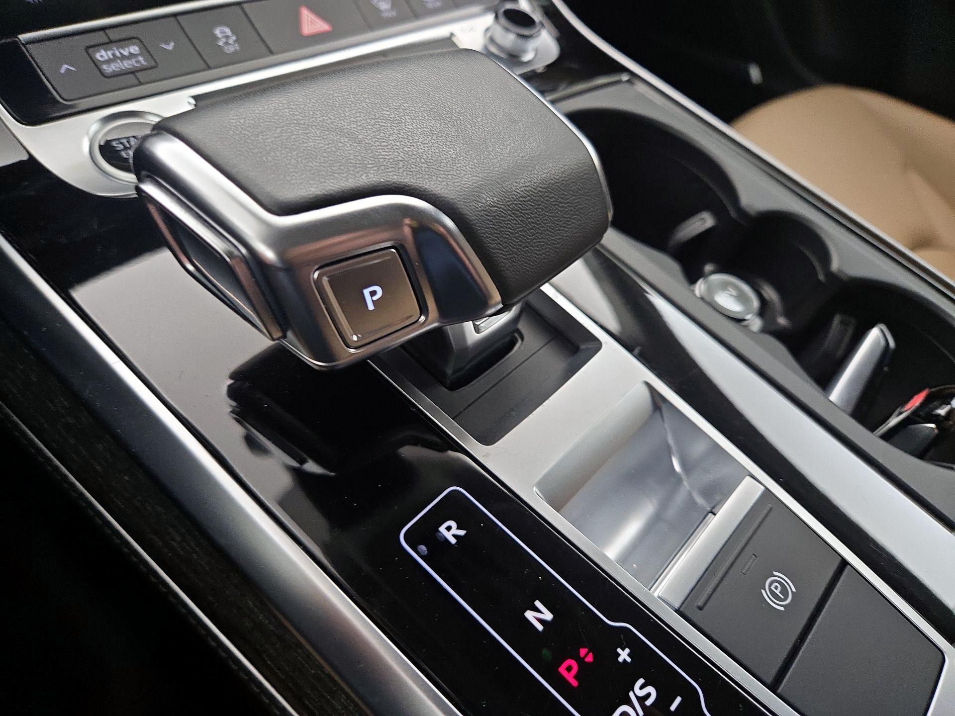 Thumbnail: 2023 Audi Q8 - 18