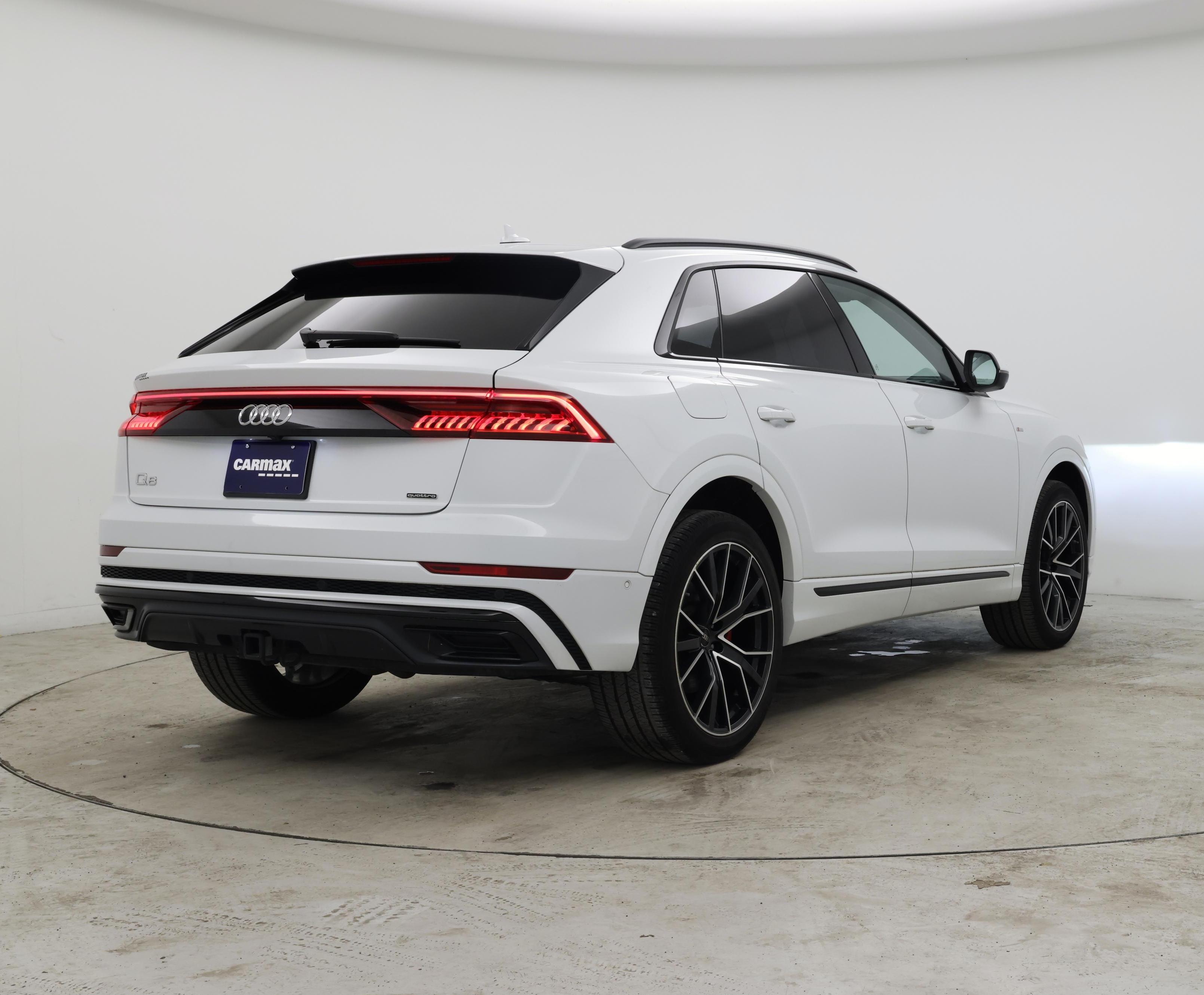 Thumbnail: 2023 Audi Q8 - 8