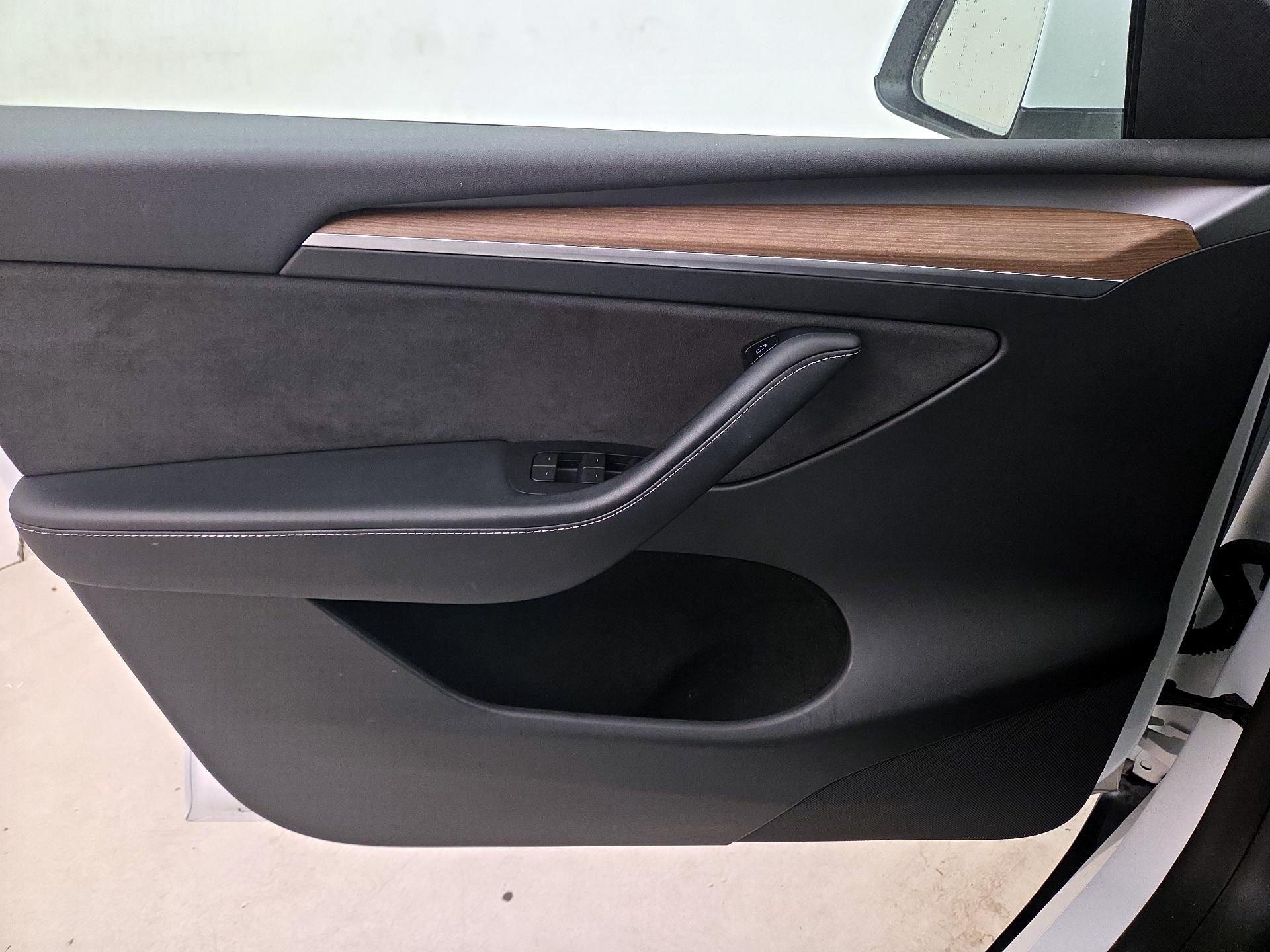 Thumbnail: 2023 Tesla Model Y - 12