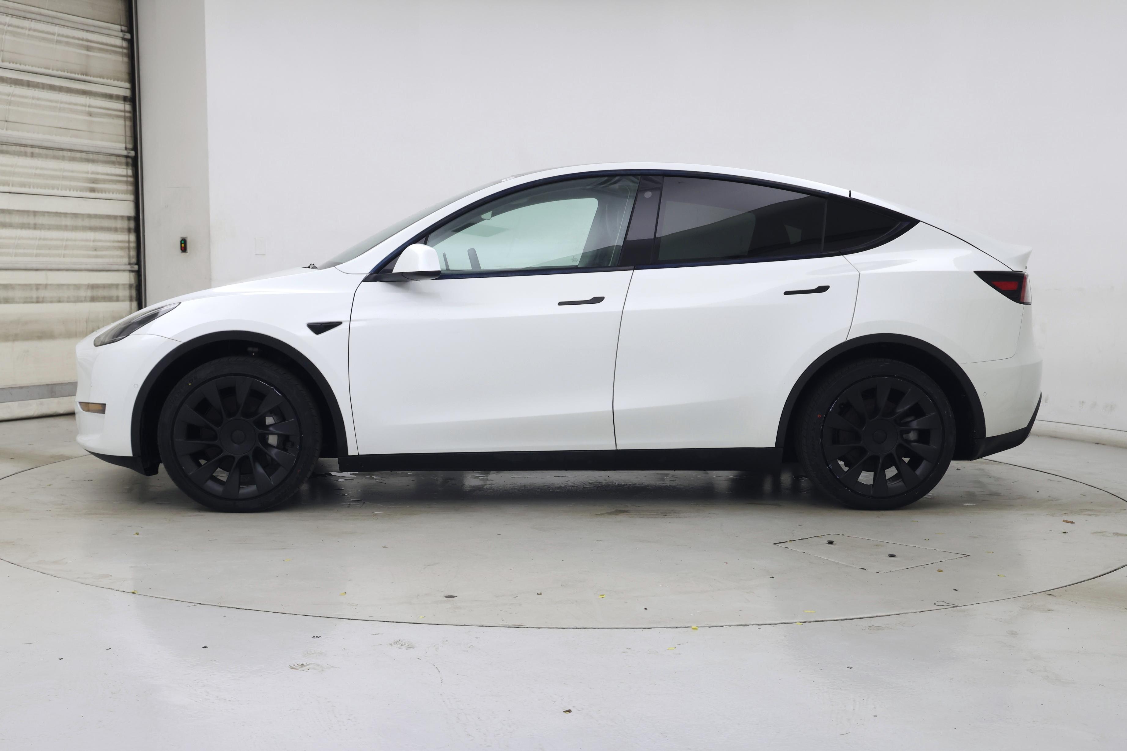 Thumbnail: 2023 Tesla Model Y - 3