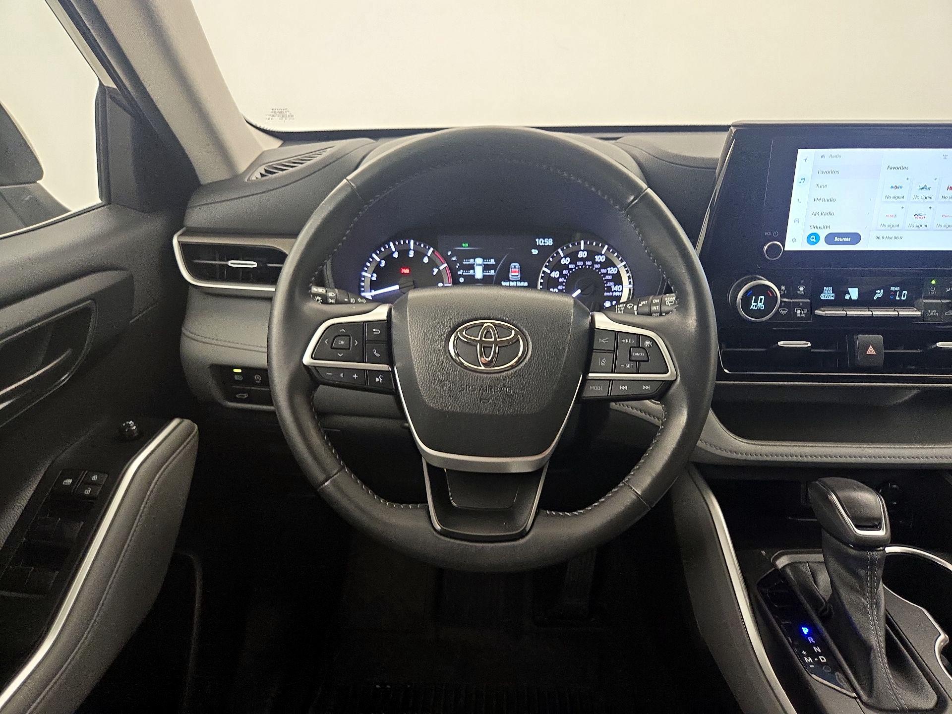 Thumbnail: 2023 Toyota Highlander - 10