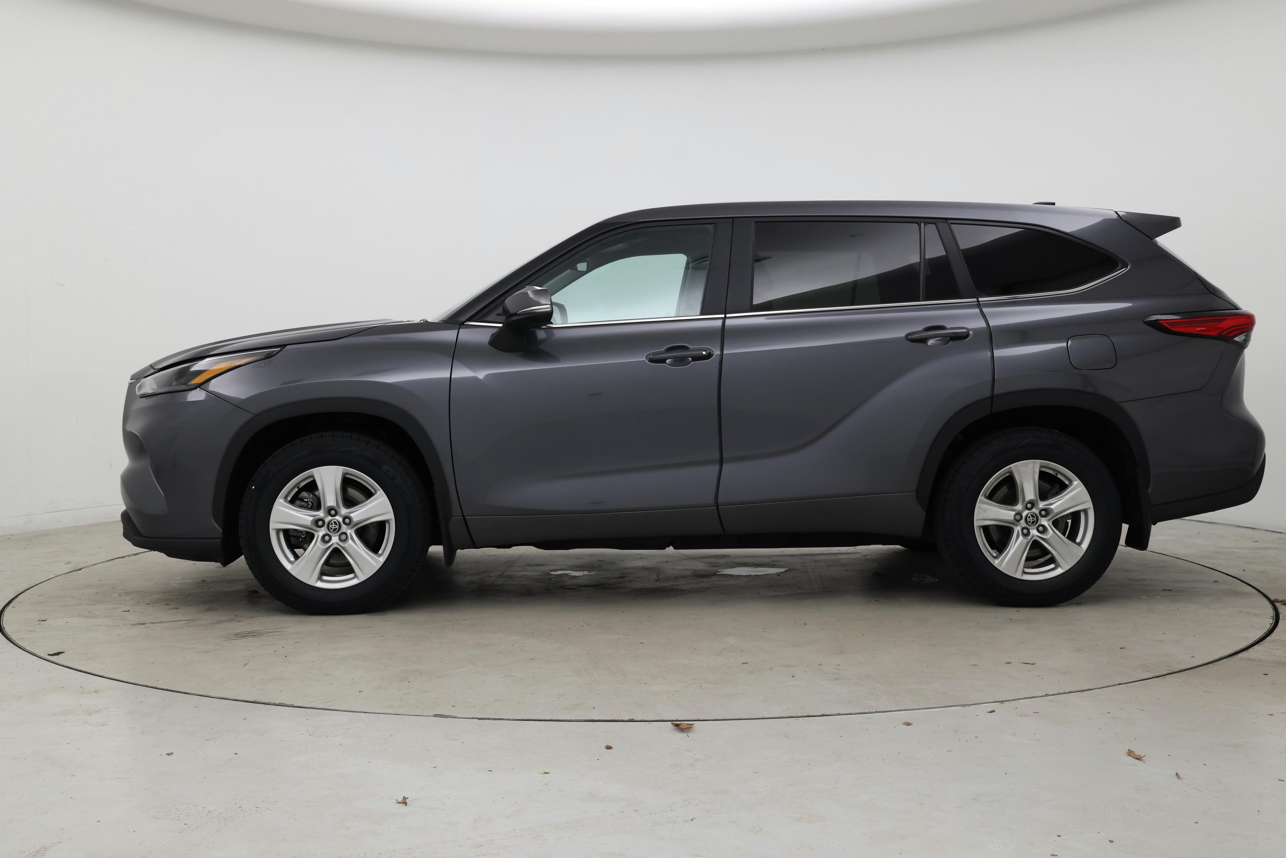 Thumbnail: 2023 Toyota Highlander - 3