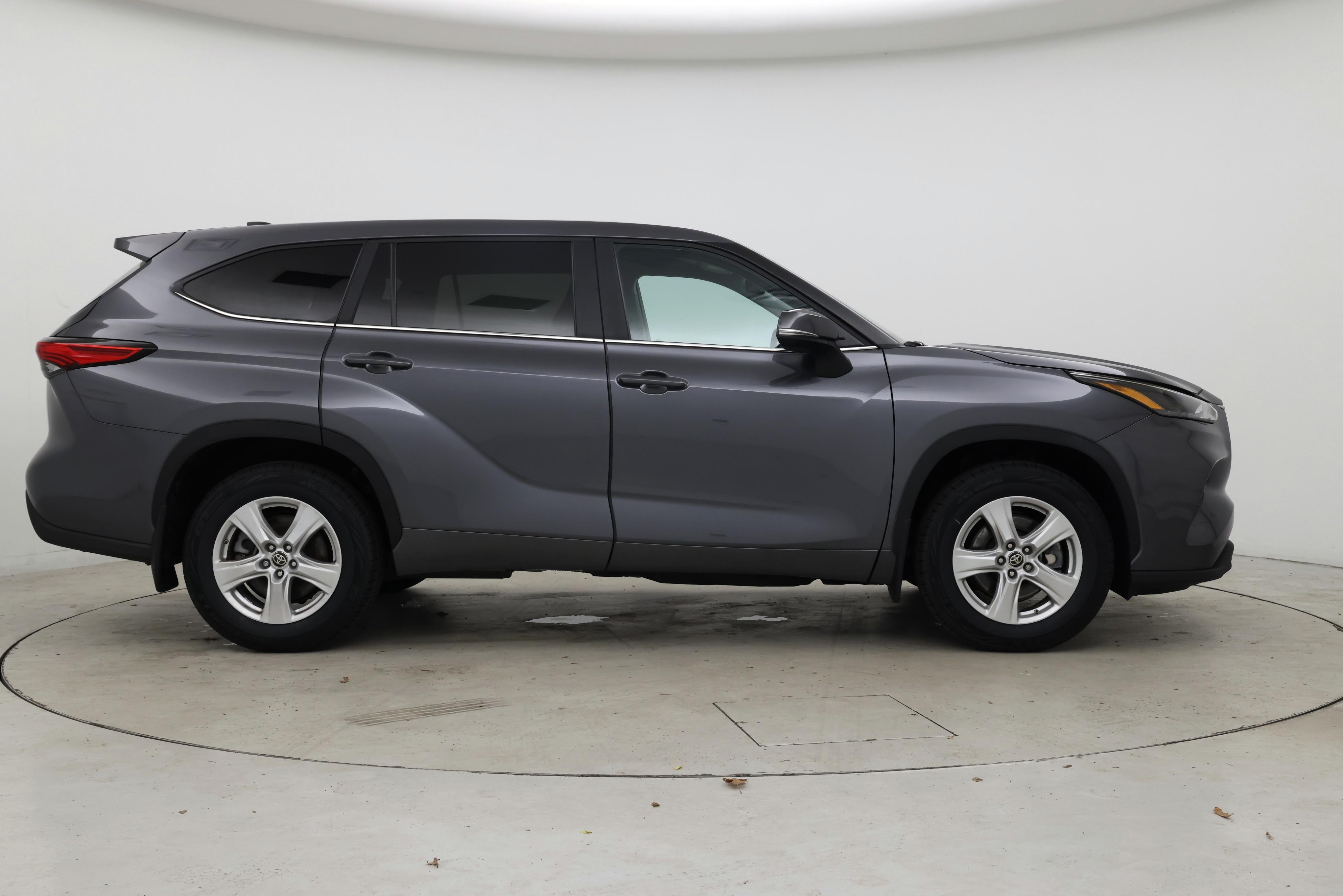 Thumbnail: 2023 Toyota Highlander - 7